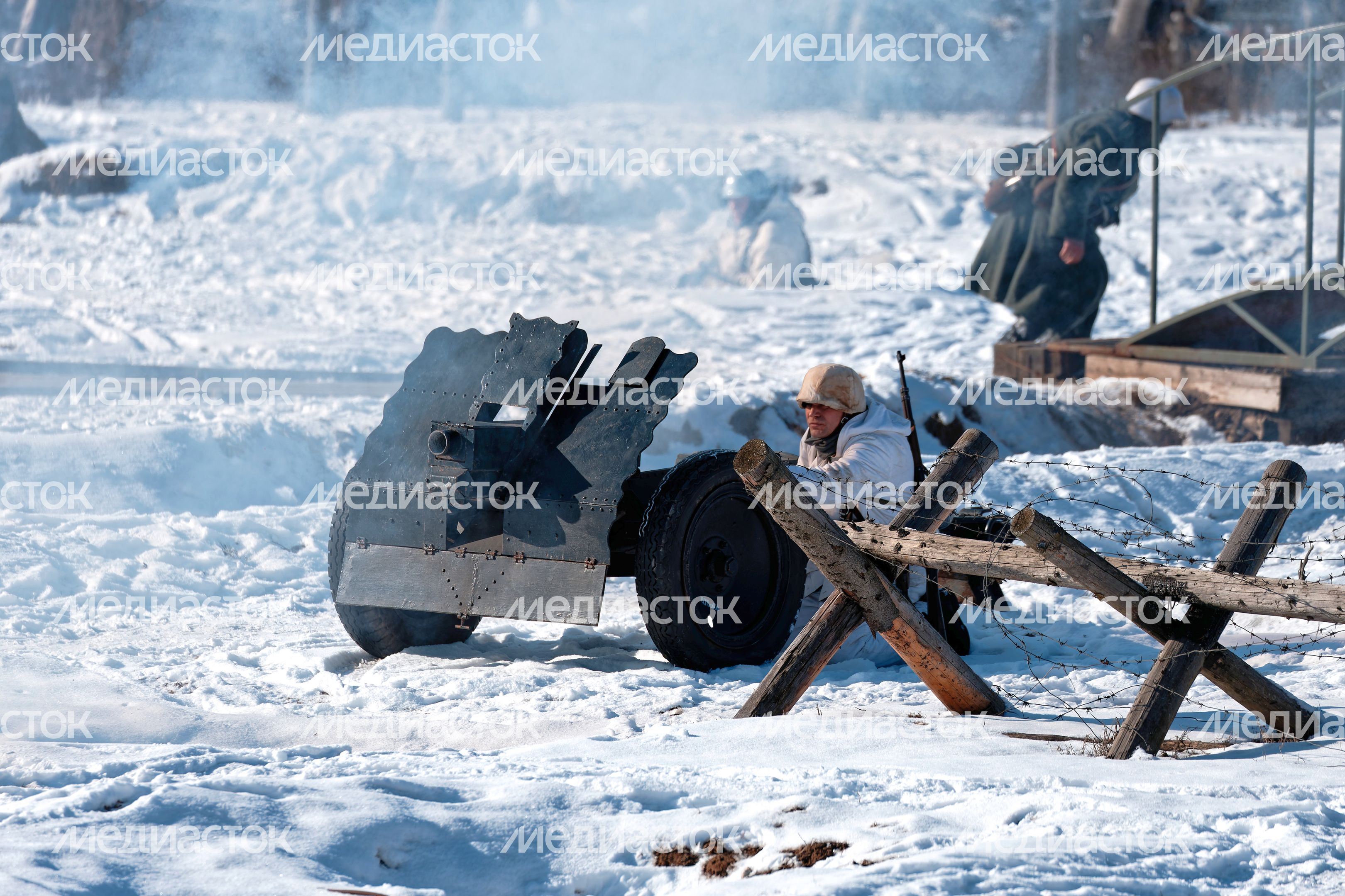 Военно-историческая реконструкция битвы за Сталинград у храма ВС РФ в Кубинке Военно-историческая реконструкция битвы за Сталинград у храма ВС РФ в Кубинке