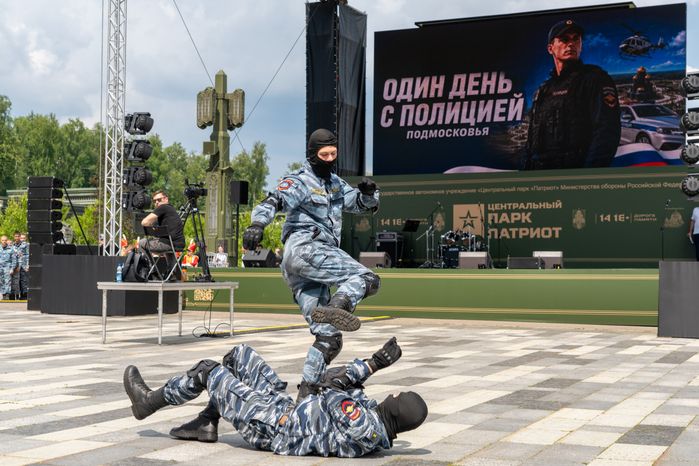 Показательные выступления специального полка полиции с демонстрацией боевых приемов борьбы
