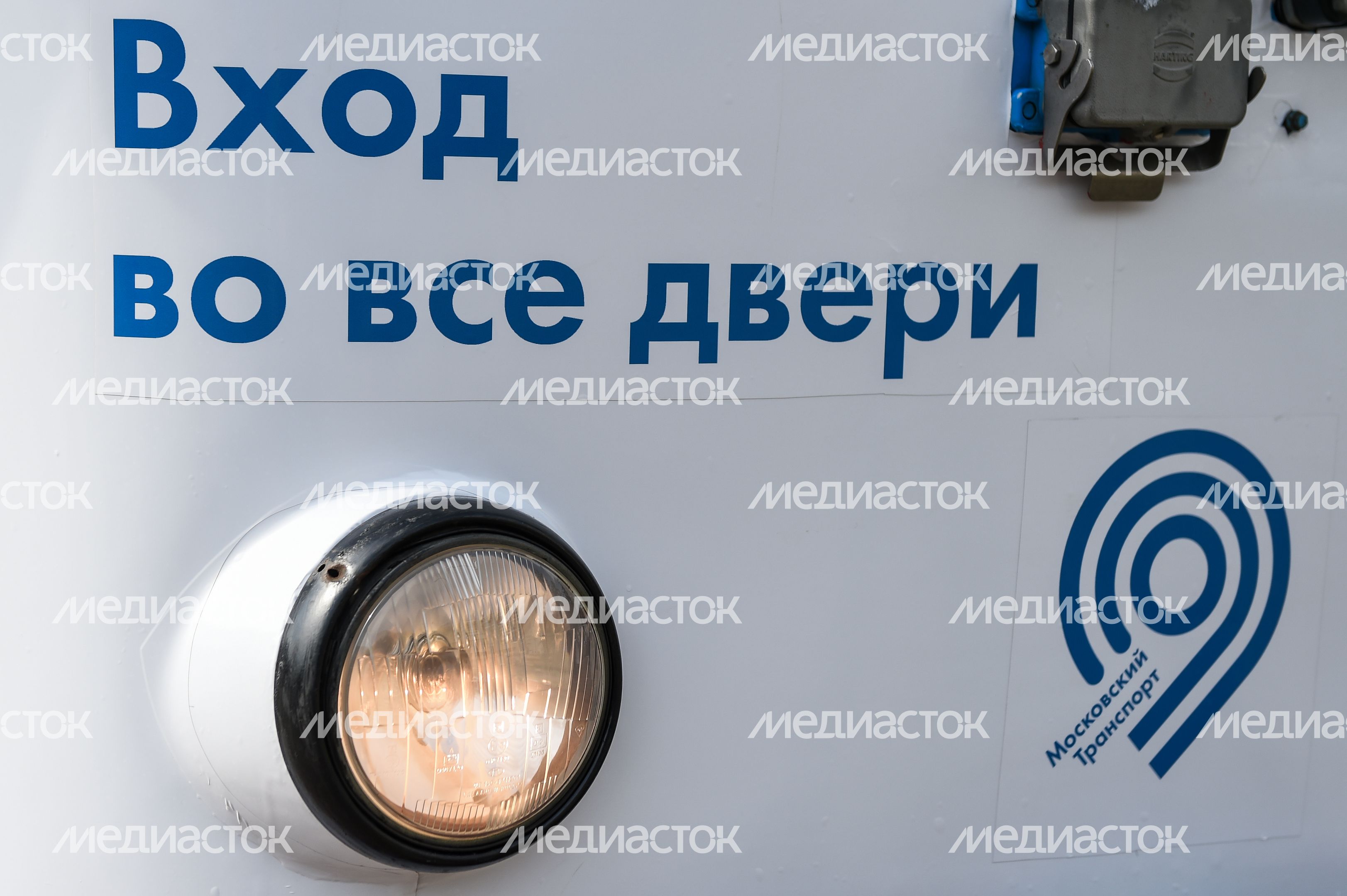 В Москве запустили новый трамвай без турникетов