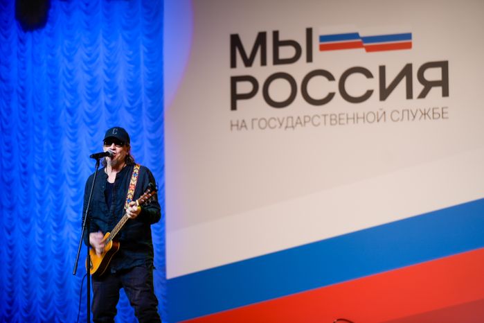 Сергей Галанин выступает перед участниами форума "На государственной службе"