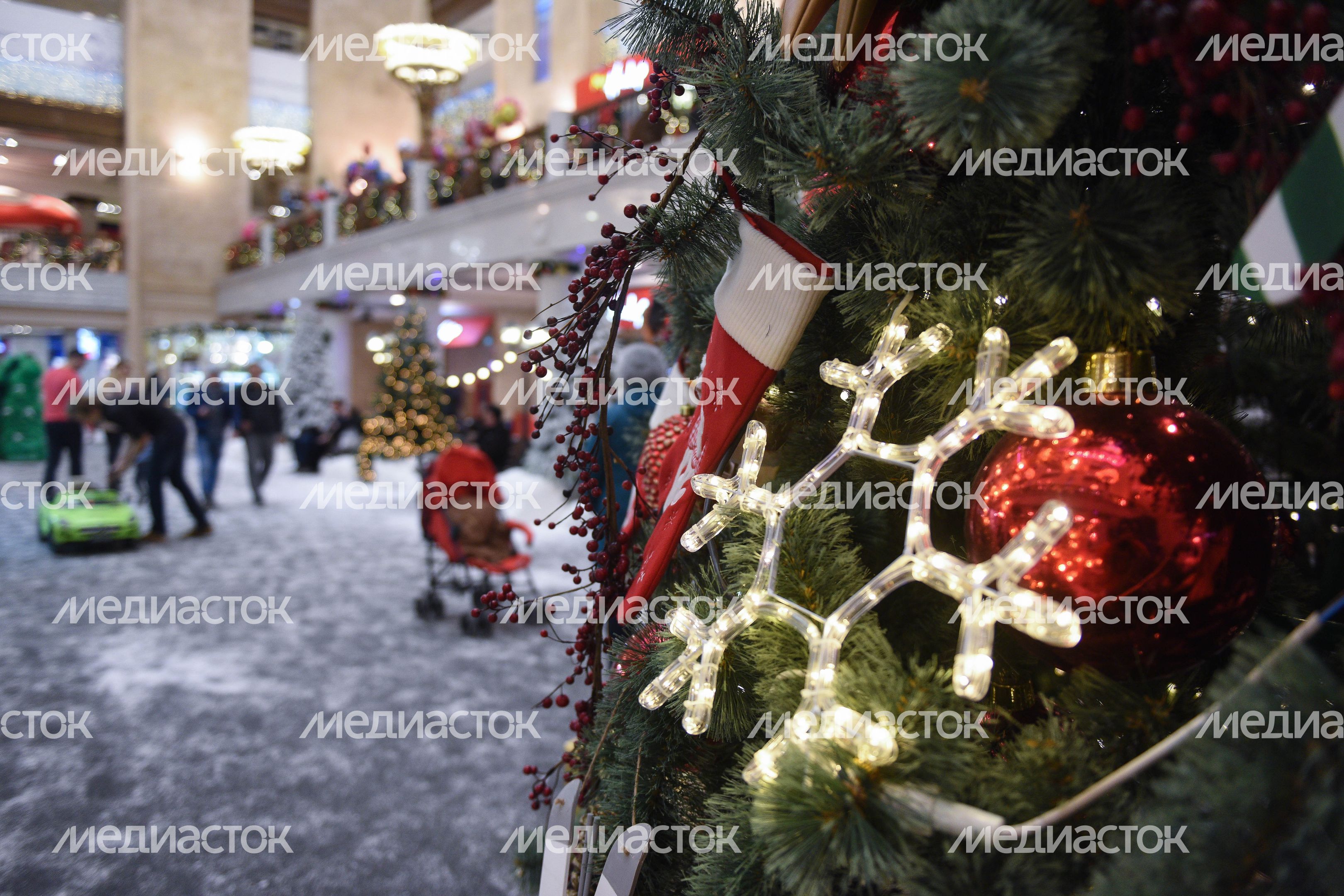 Самые яркие новогодние витрины Москвы