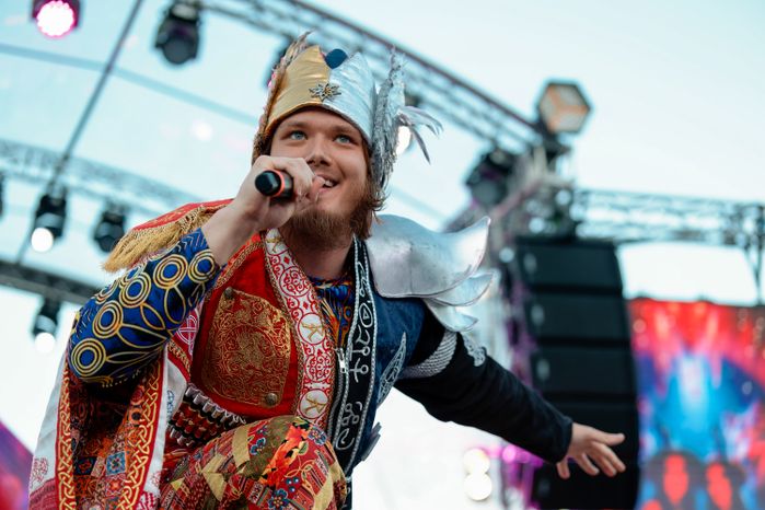 Певец Алексей Нарратив Бобров на конкурсе современной этнической музыки на фестивале «RUS_СВЕТ 2025» в Красногорске