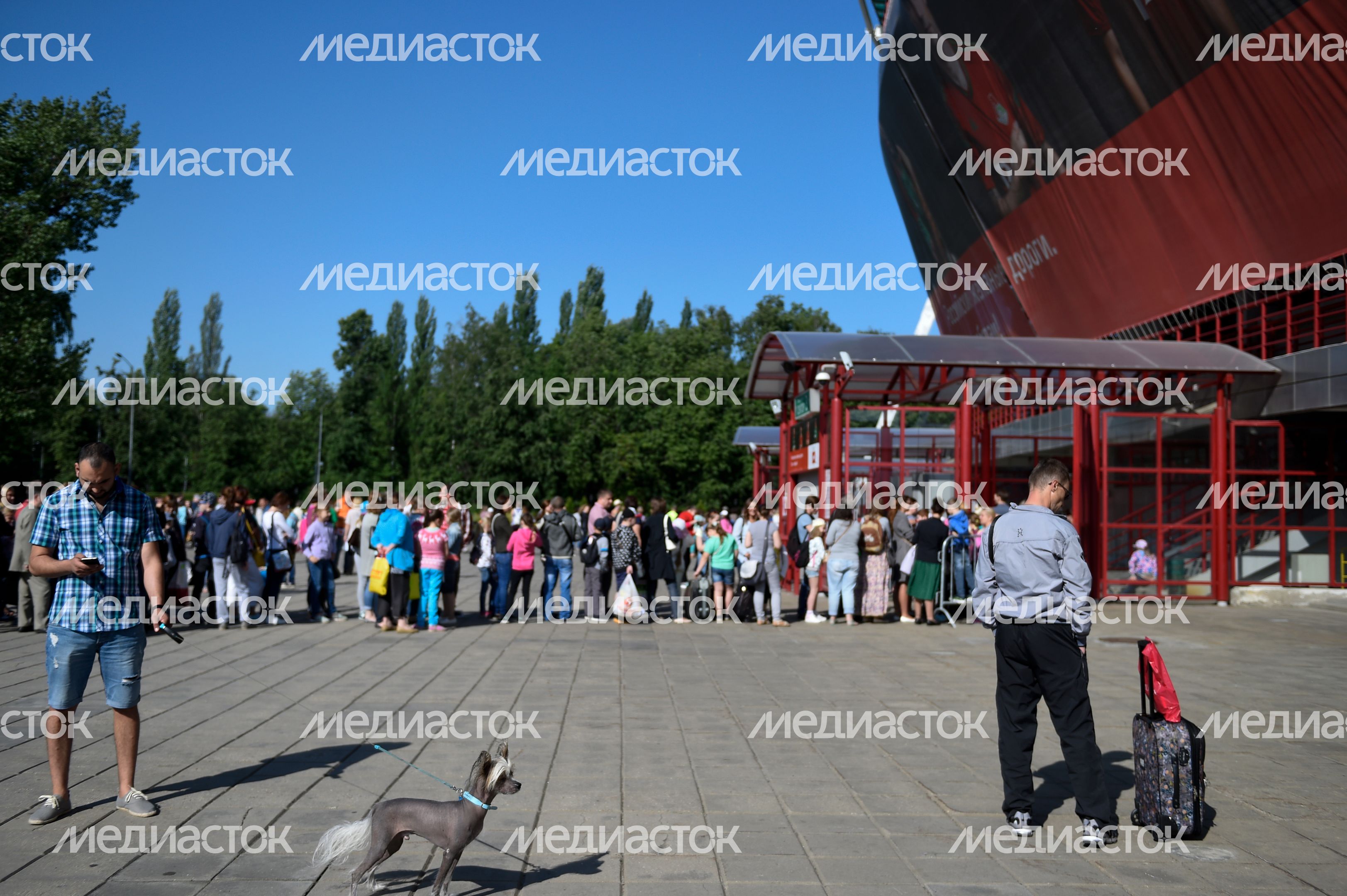 Дети отправляются на отдых в летние лагеря из Москвы