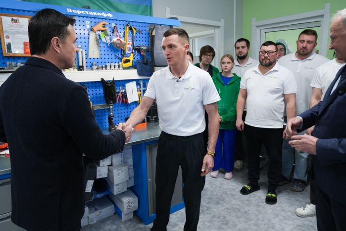 Андрей Воробьев посетил Центр протезирования и реабилитации "Исток-Орто" во Фрязино