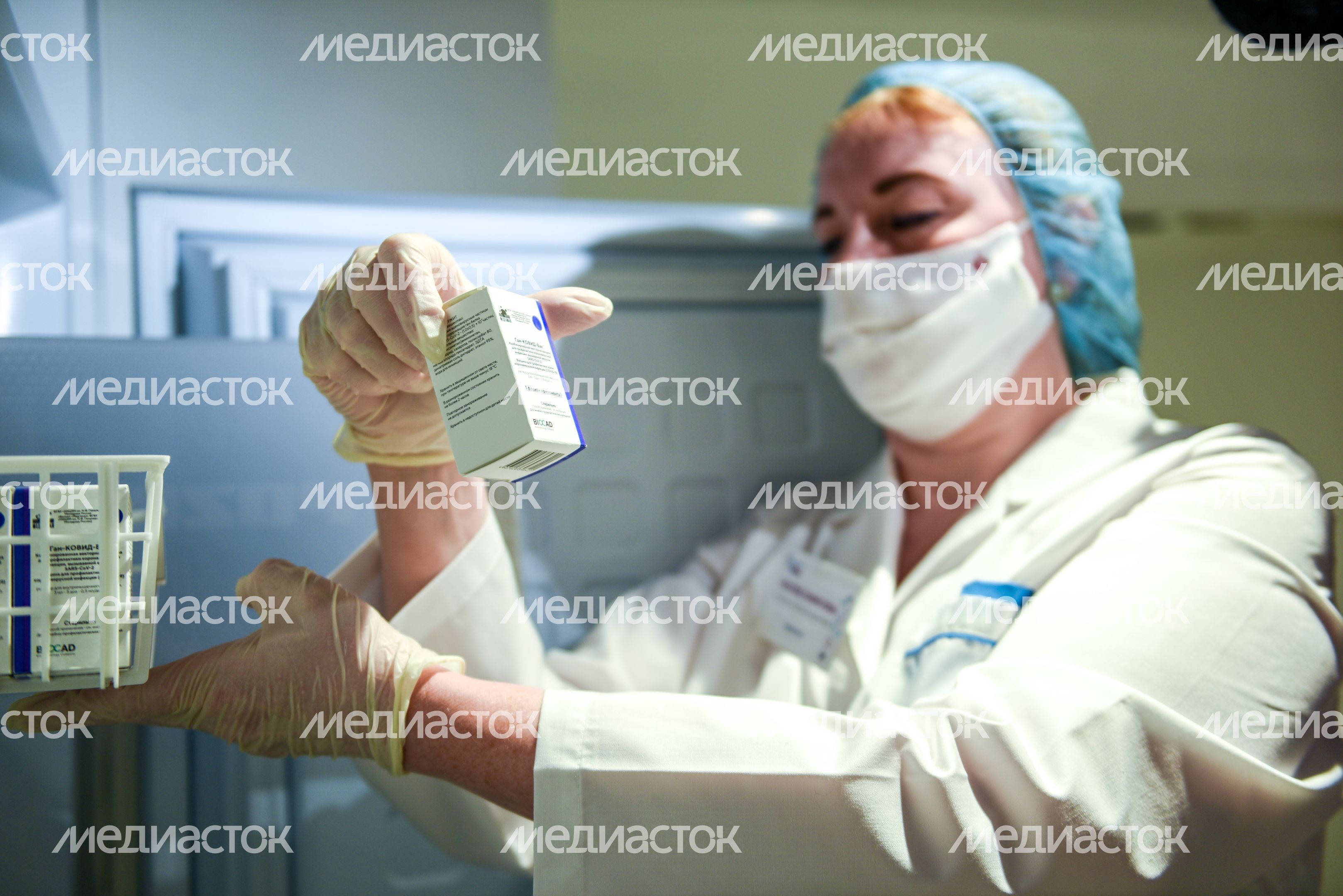 Выездной пункт вакцинации от коронавируса в ГУМе