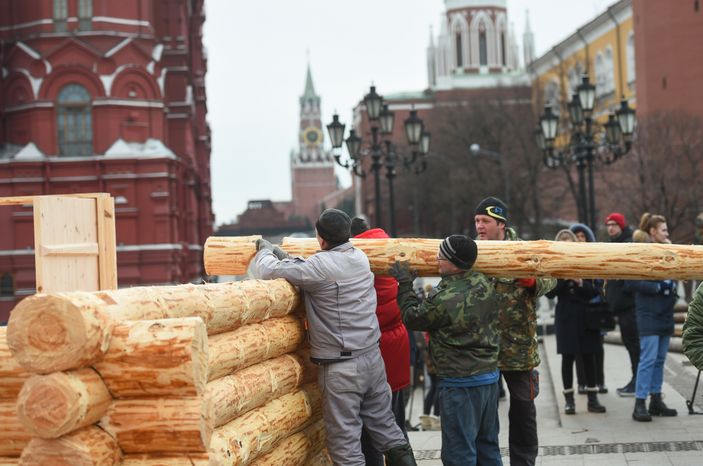 Монтаж инсталляций для фестиваля «Московская Масленица» на Манежной площади