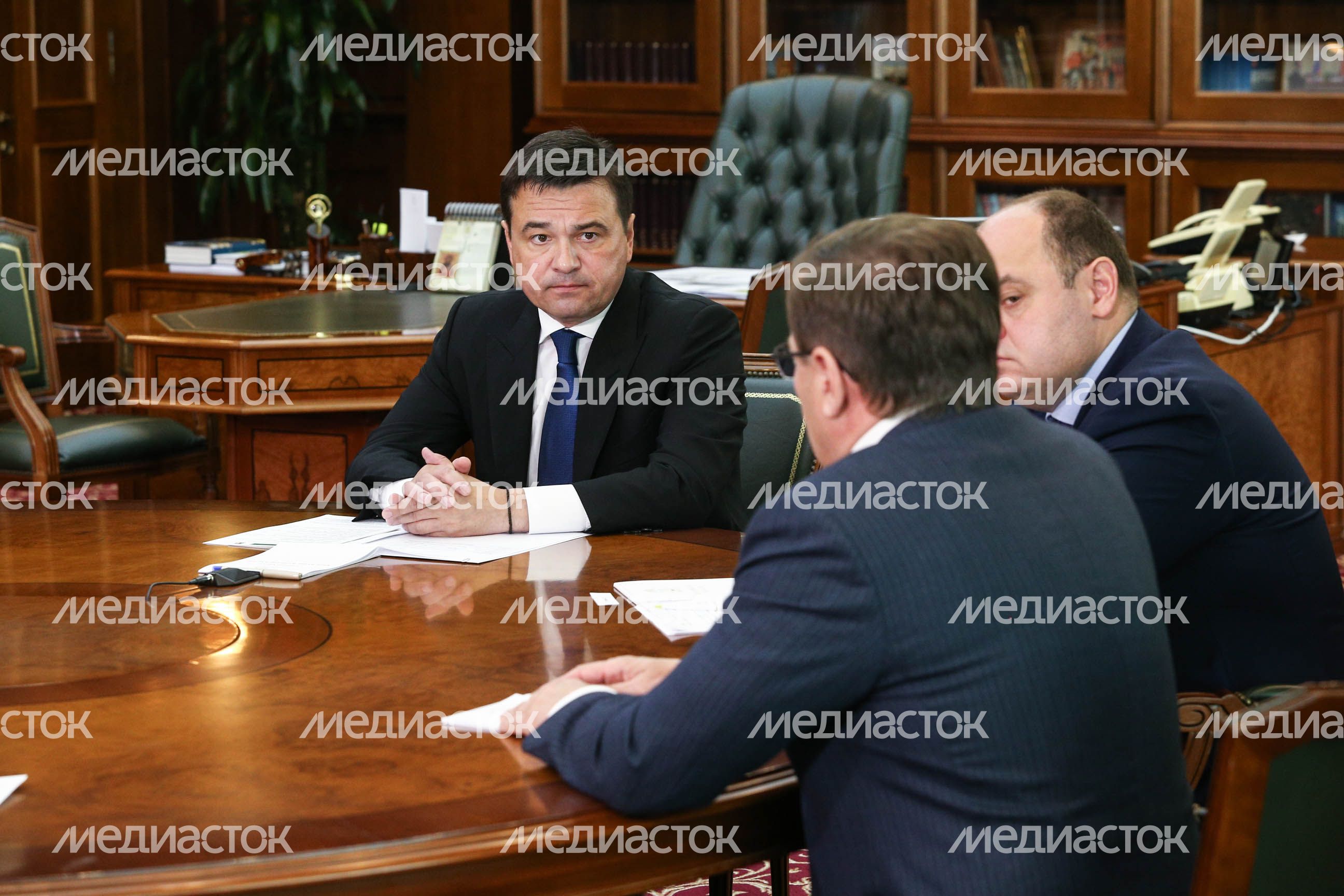 Рабочая встреча губернатора Подмосковья с главой администрации Ликино-Дулево и и.о главы Орехово-Зуевского района, 07.06.2018