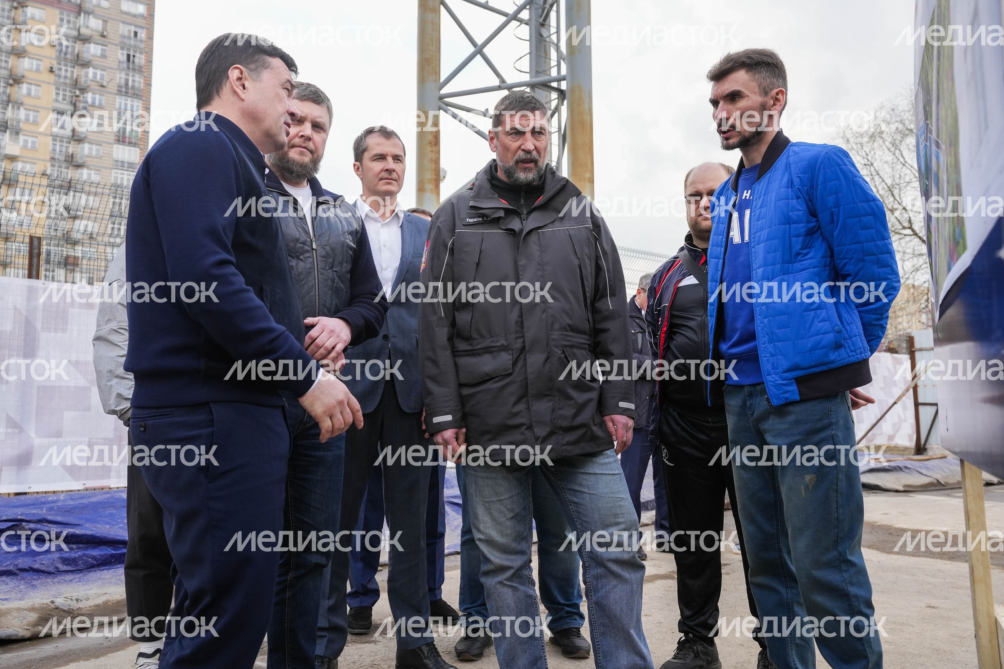 Проверка строительства пешеходного перехода в Люберцах Губернатором Подмосковья