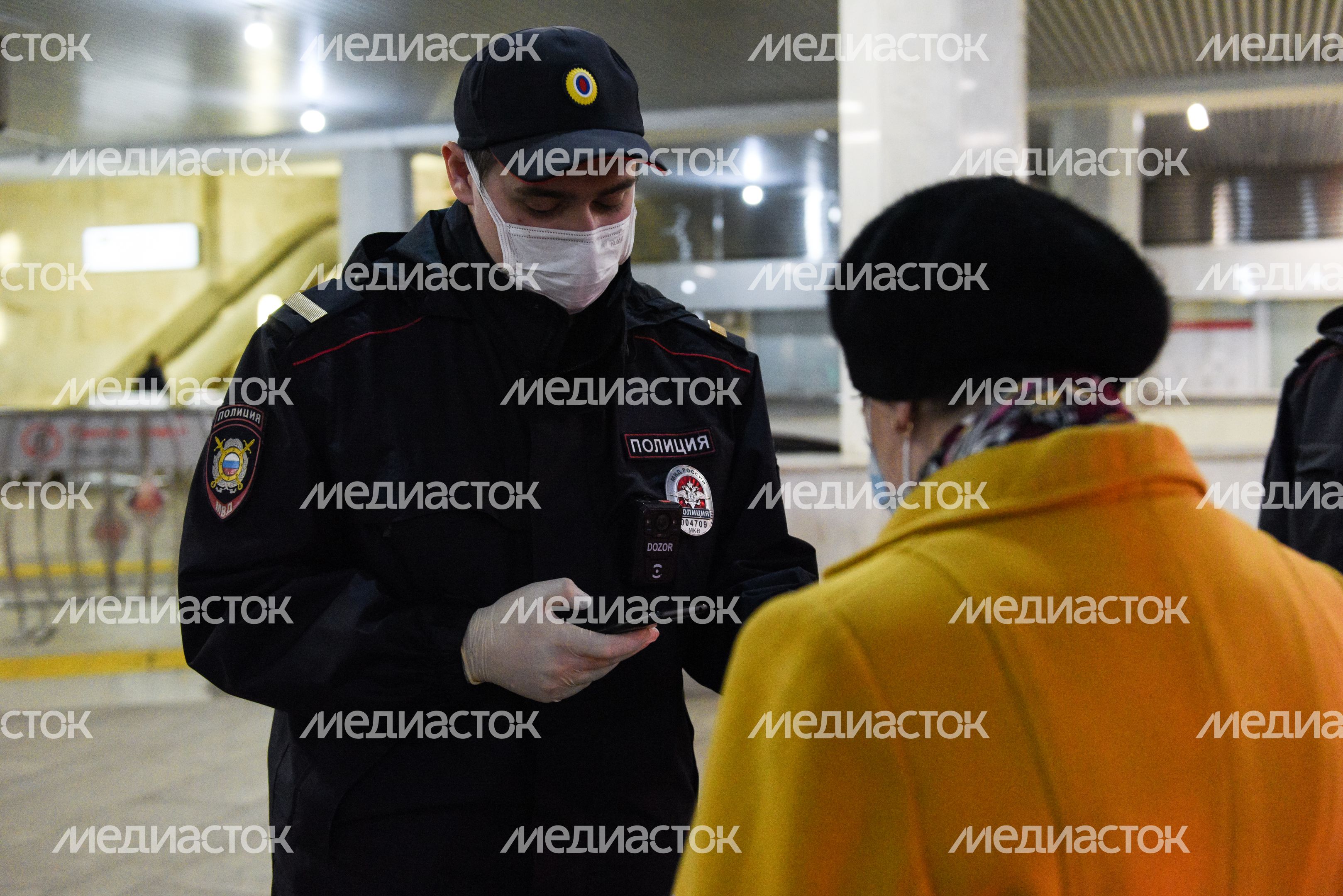 Проверка электронных пропусков в московском метро Проверка электронных пропусков в московском метро