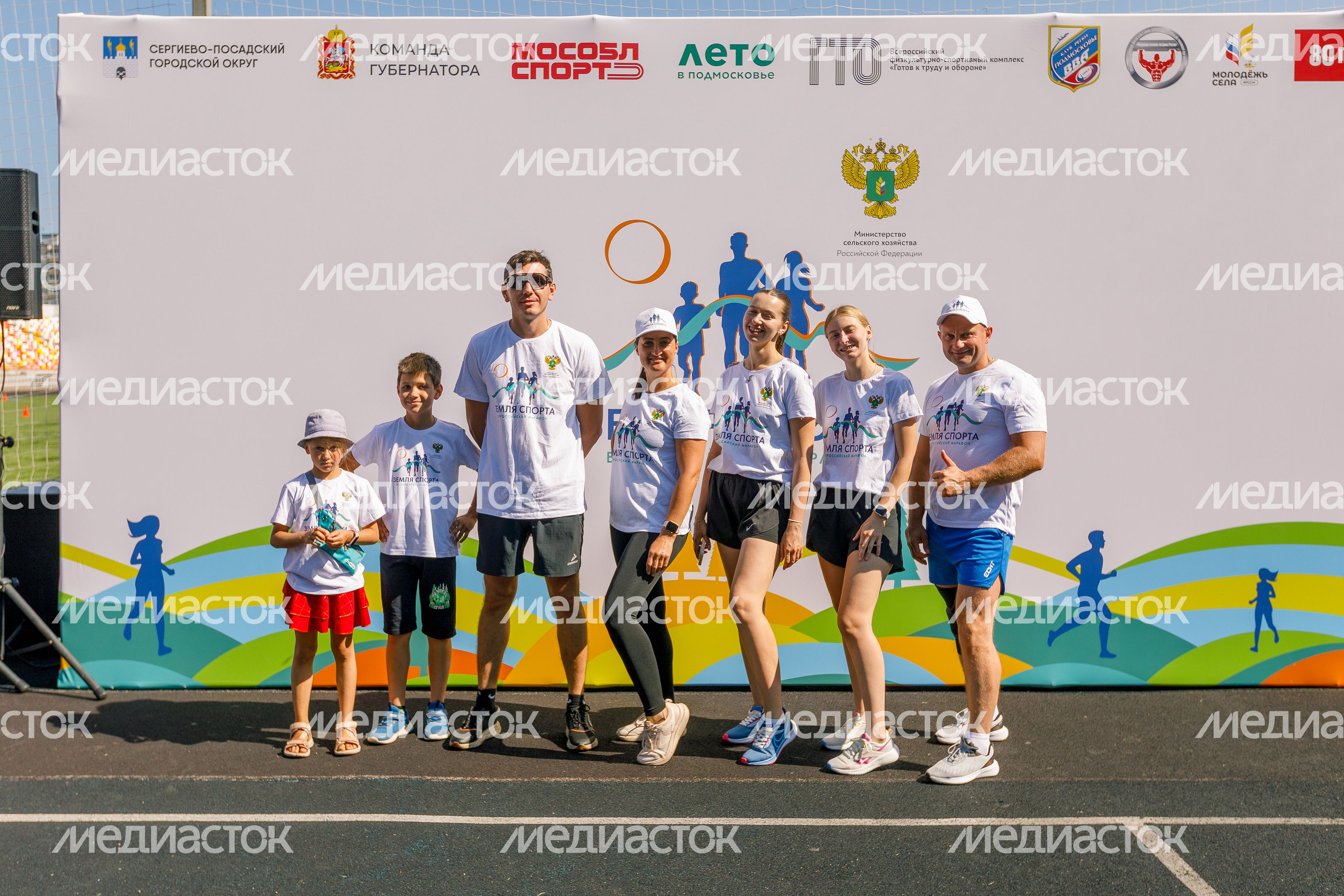 Спортивная семья участников регионального этапа Всероссийского марафона «Земля спорта» в Сергиевом Посаде