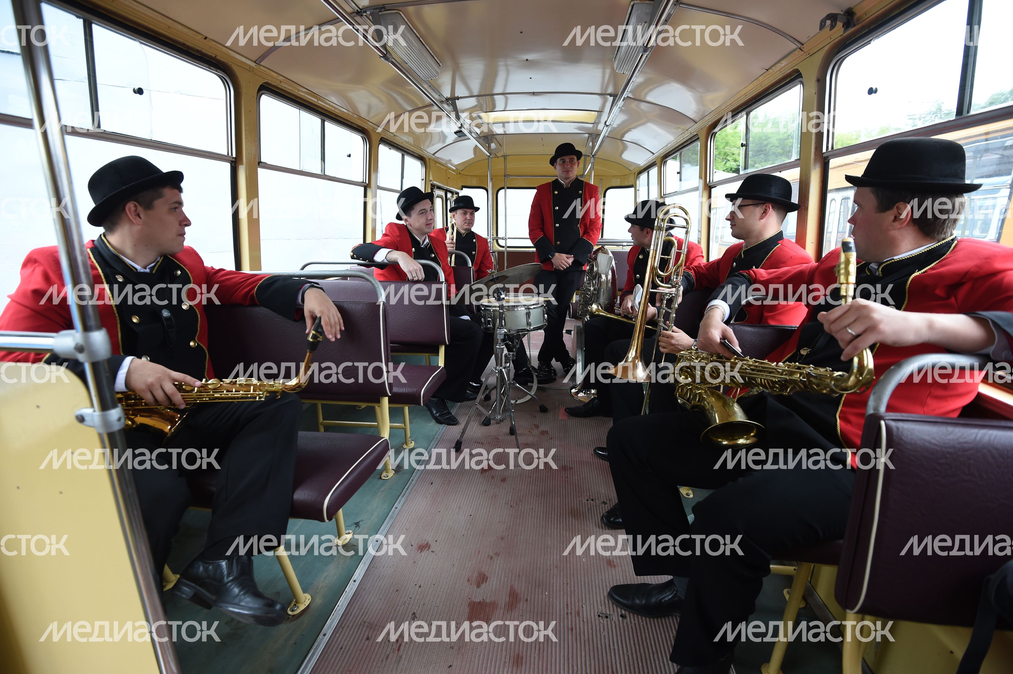 Выставка ретротехники ко Дню московского транспорта