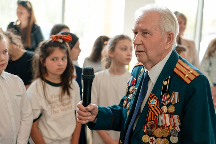 Фотовыставка патриотического проекта «Китель Победы» в Горках-2 Одинцовского округа