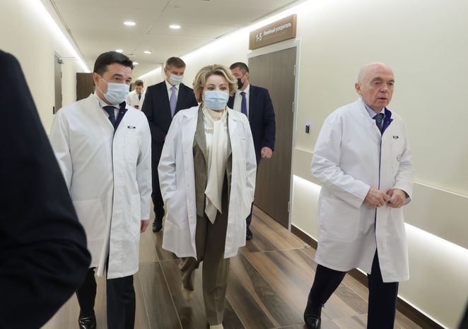 Андрей Воробьев и Валентина Матвиенко посетили Институт ядерной медицины в Химках