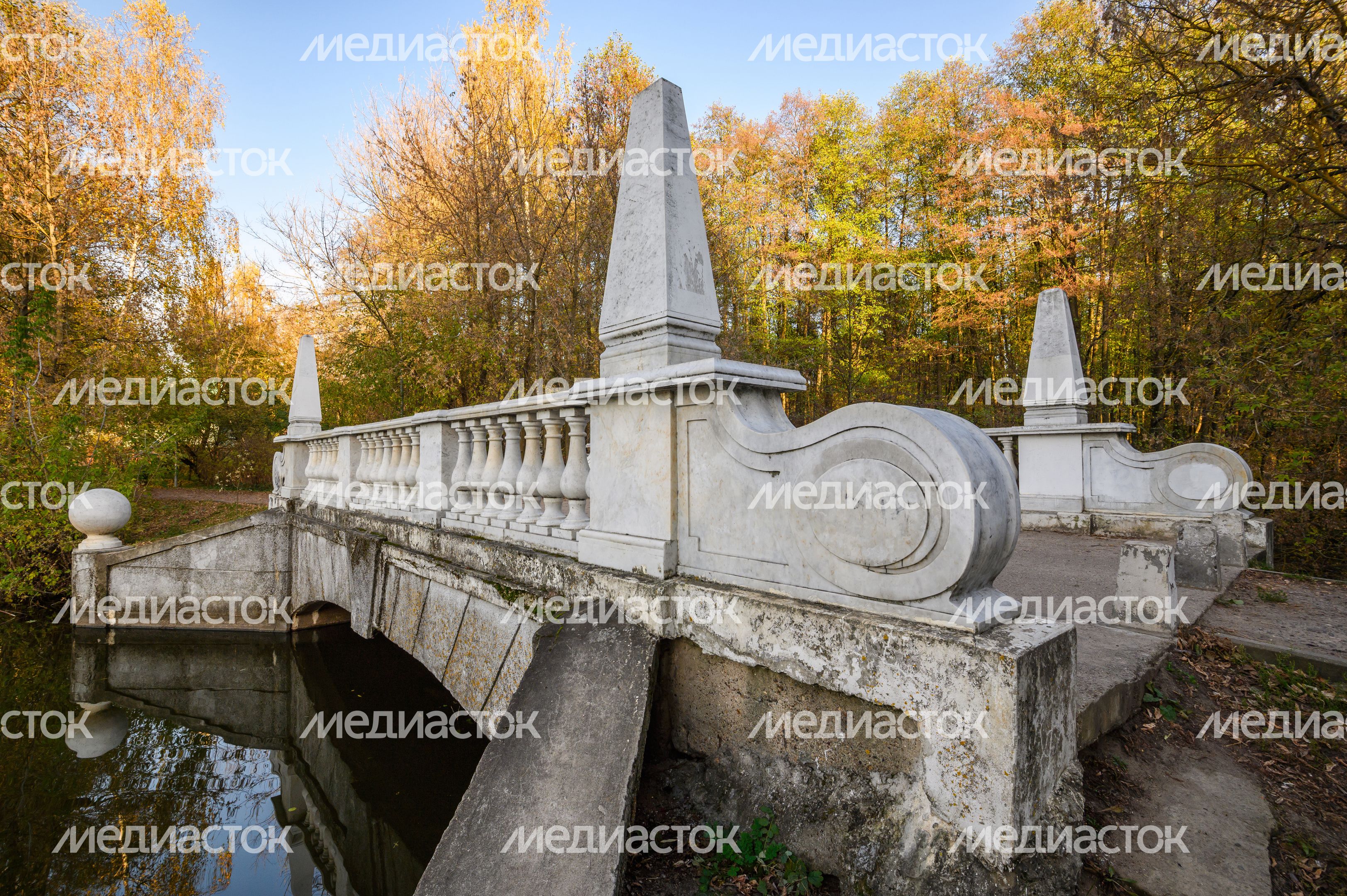 Мраморный мост в поселке Кратово Раменского округа
