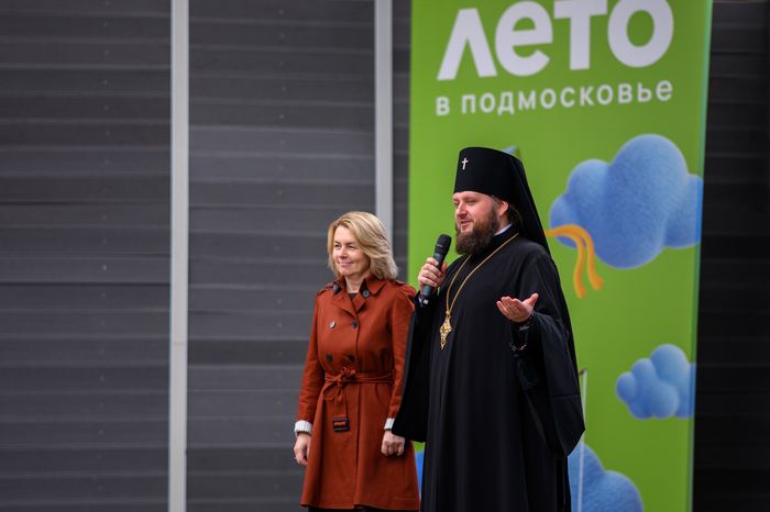 Архиепископ Подольский и Люберецкий Аксий и глава округа Домодедово Евгения Хрусталева