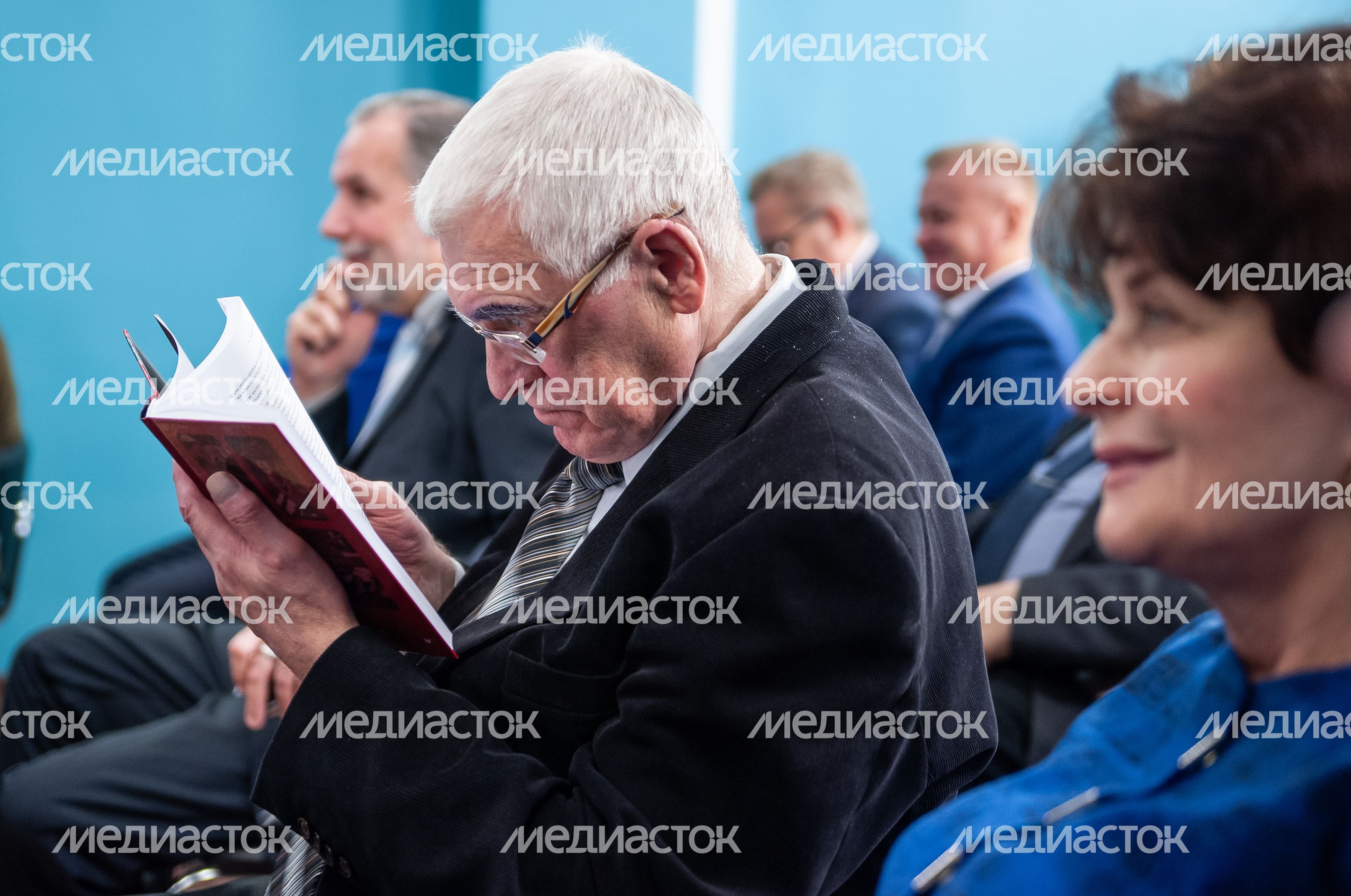 Презентация книги Александра Чумикова «Москва-400. Кам-са-мол! 90-е»