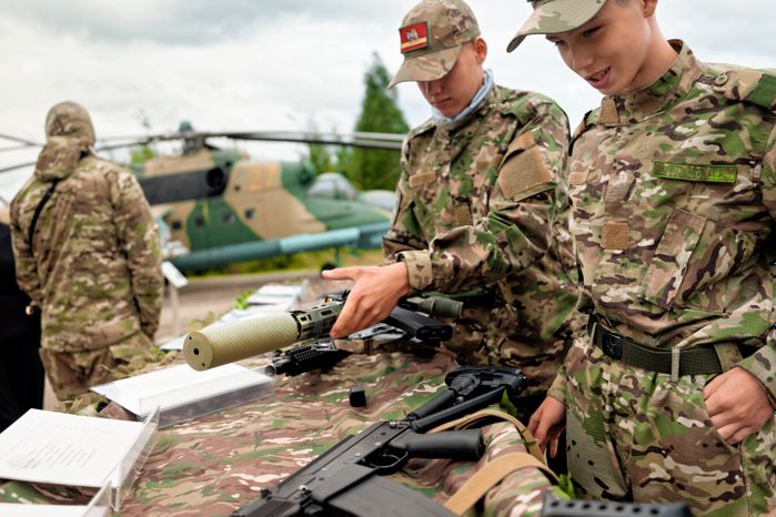 Военно-спортивная игра «Юнавиа» для молодежи в Центре военно-тактических игр парка «Патриот» Одинцовского округа