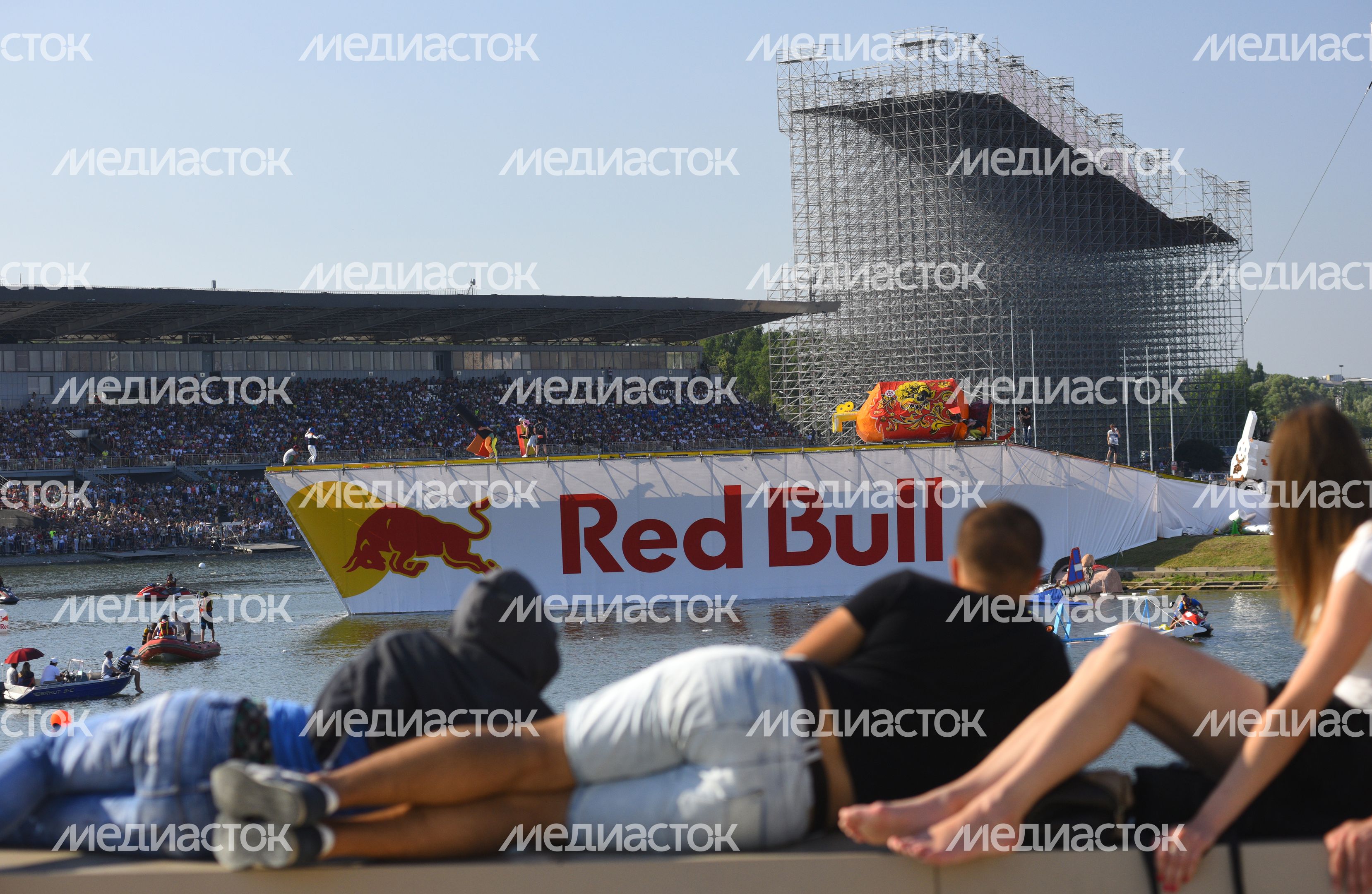 Фестиваль самодельных летательных аппаратов Red Bull Flugtag 2015