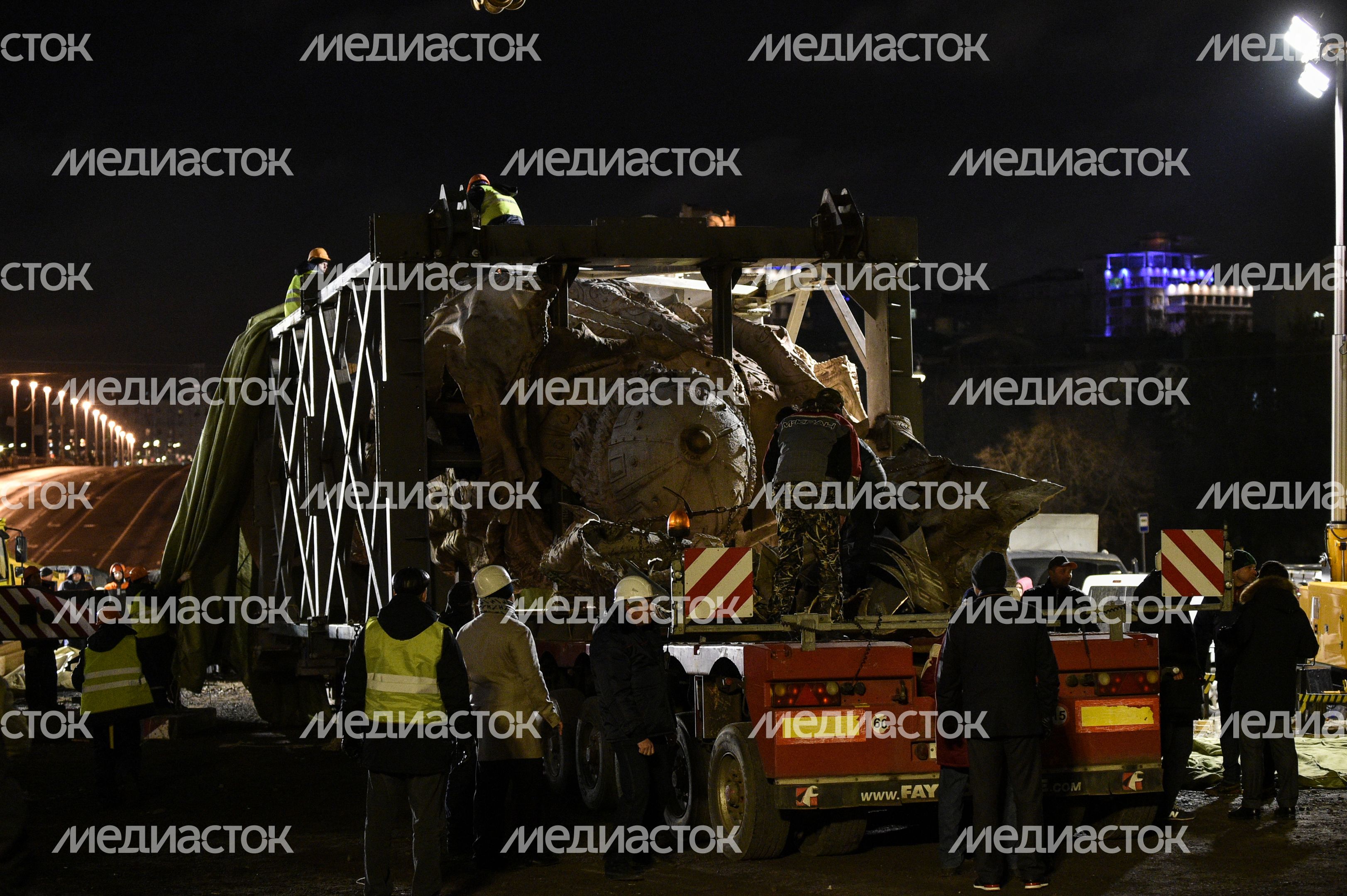 Установка памятника князю Владимиру в Москве