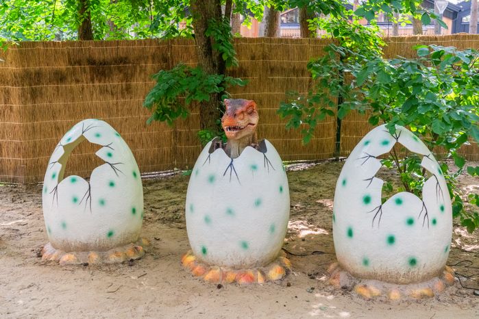 Динопарк с 62 подвижными динозаврами в парке «Елочки» города Домодедово