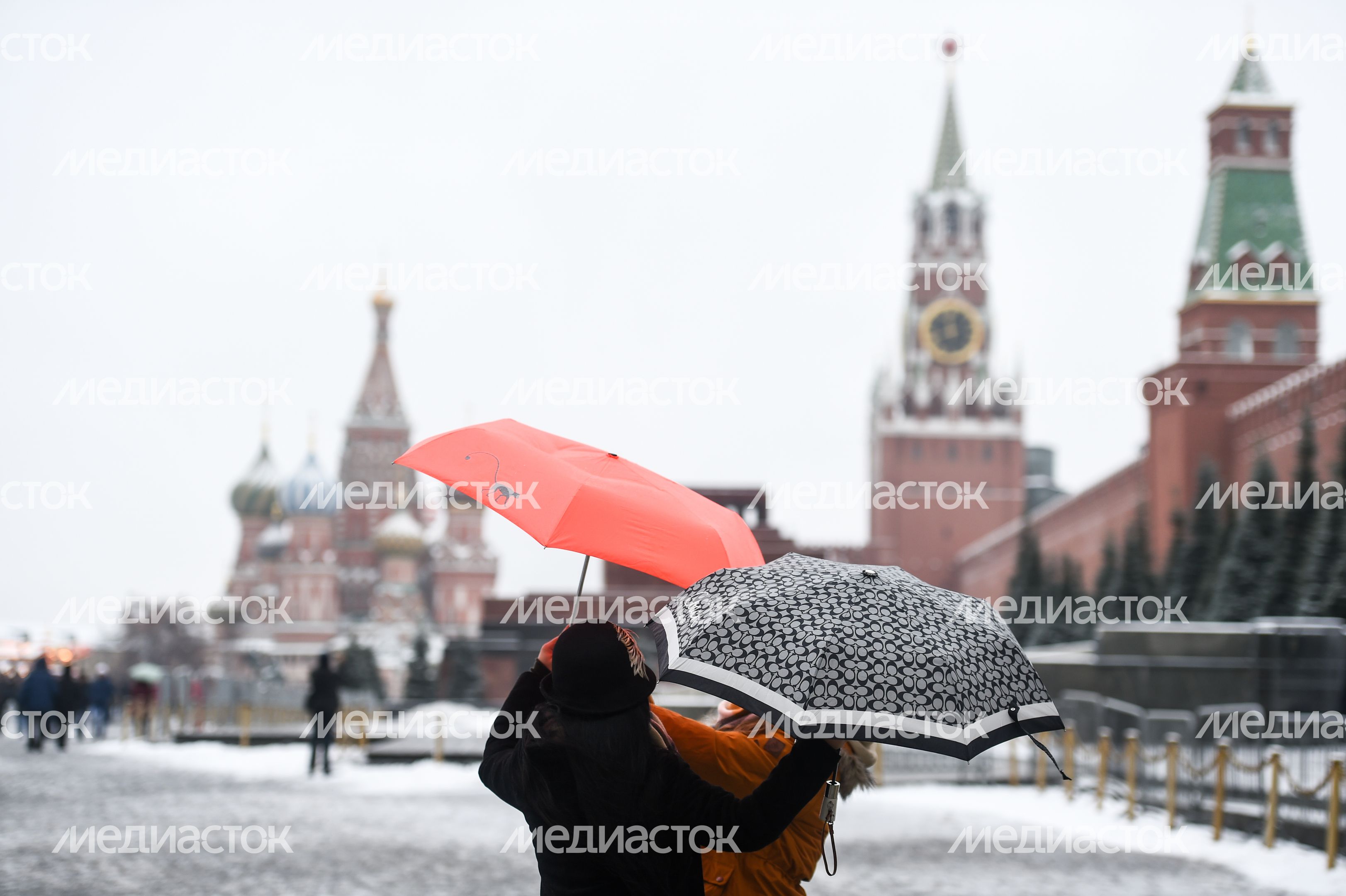 Последстивя сильного снегопада в Москве