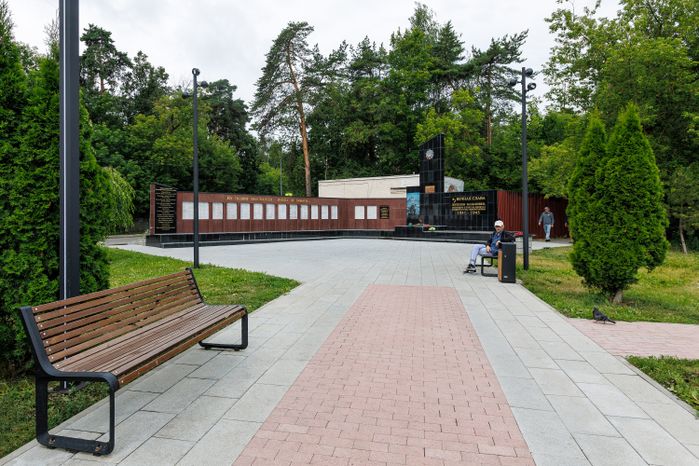 Мемориал погибшим в Великой Отечественной войне в сквере Победы поселка Малаховка округа Люберцы