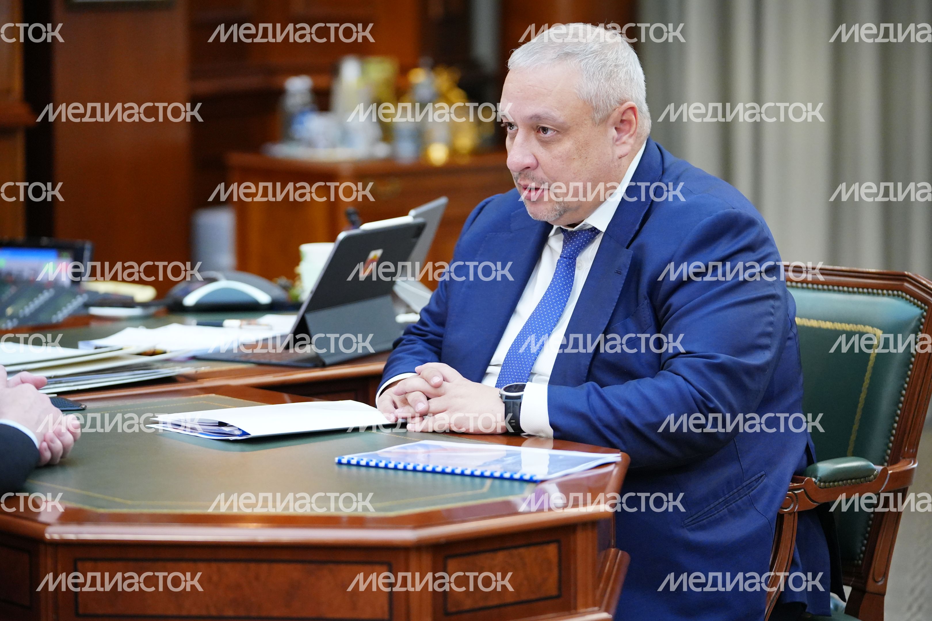 Андрей Воробьёв провел рабочую встречу с главой Рузского м.о. Александром Горбылёвым Андрей Воробьёв провел рабочую встречу с главой Рузского м.о. Александром Горбылёвым