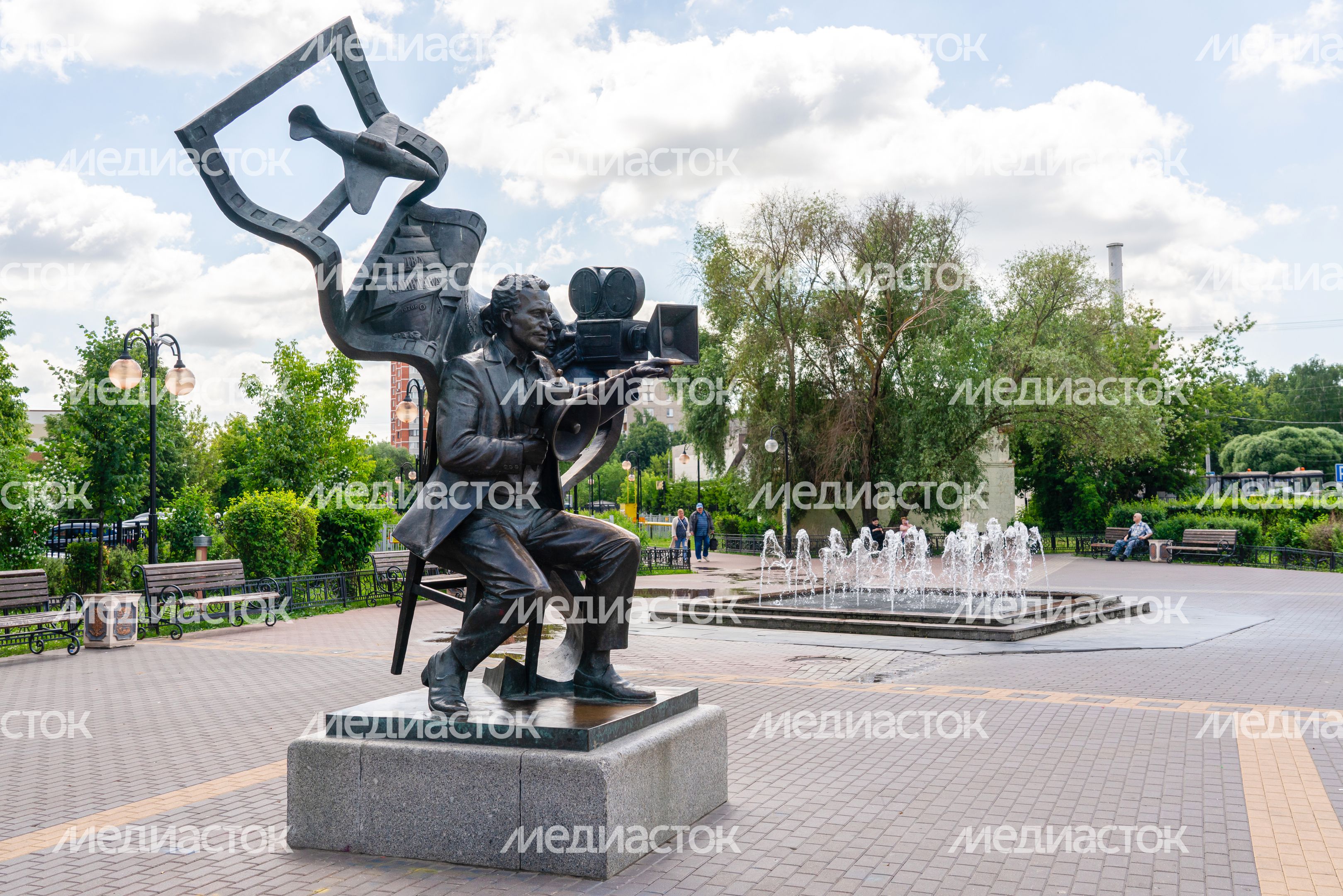 Бульвар имени кинорежиссера Е.Е. Карелова в Подольске Бульвар имени кинорежиссера Е.Е. Карелова в Подольске