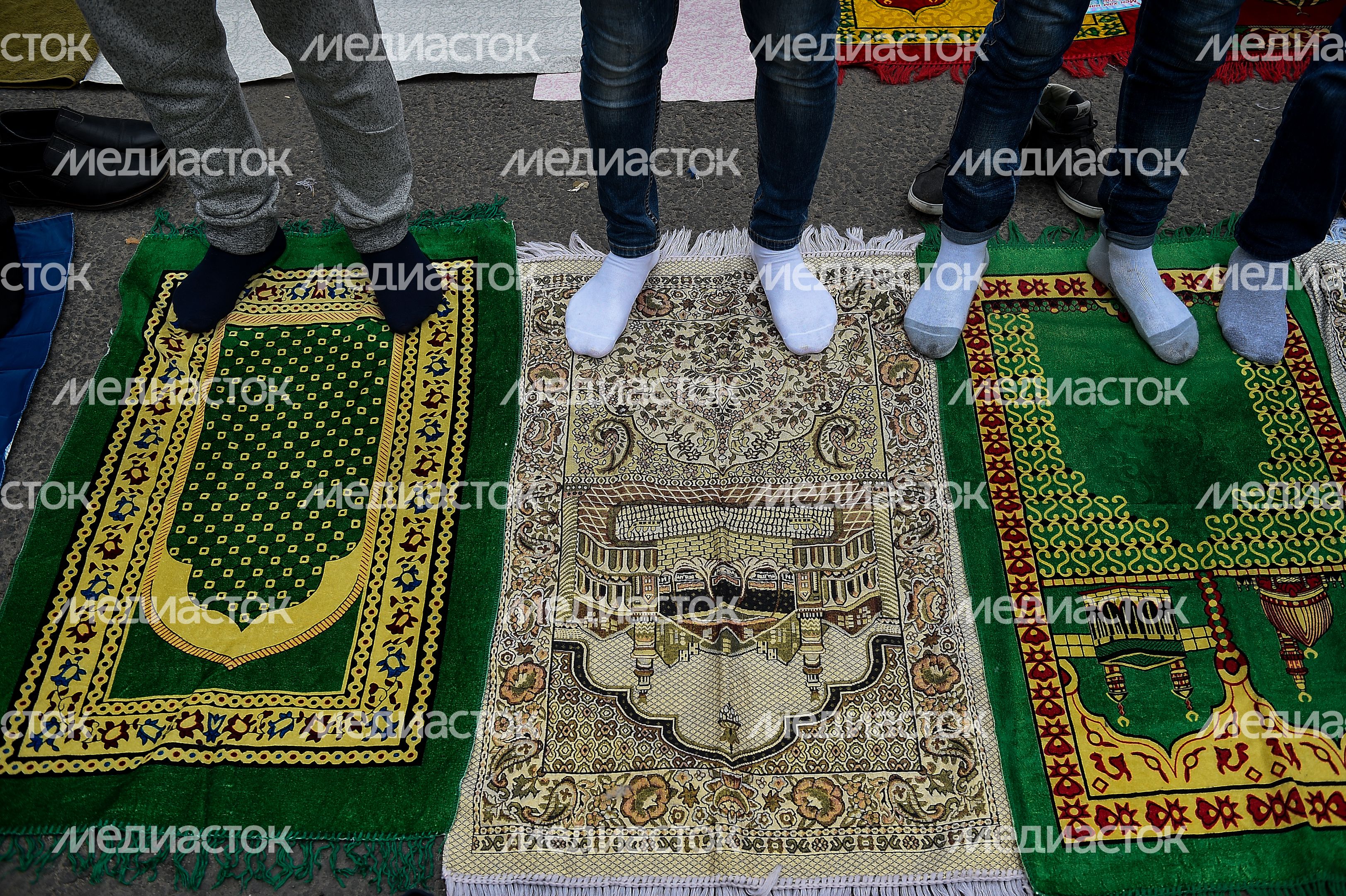 Праздование Ураза-Байрам (Ид Аль Фитр) в Москве Праздование Ураза-Байрам (Ид Аль Фитр) в Москве