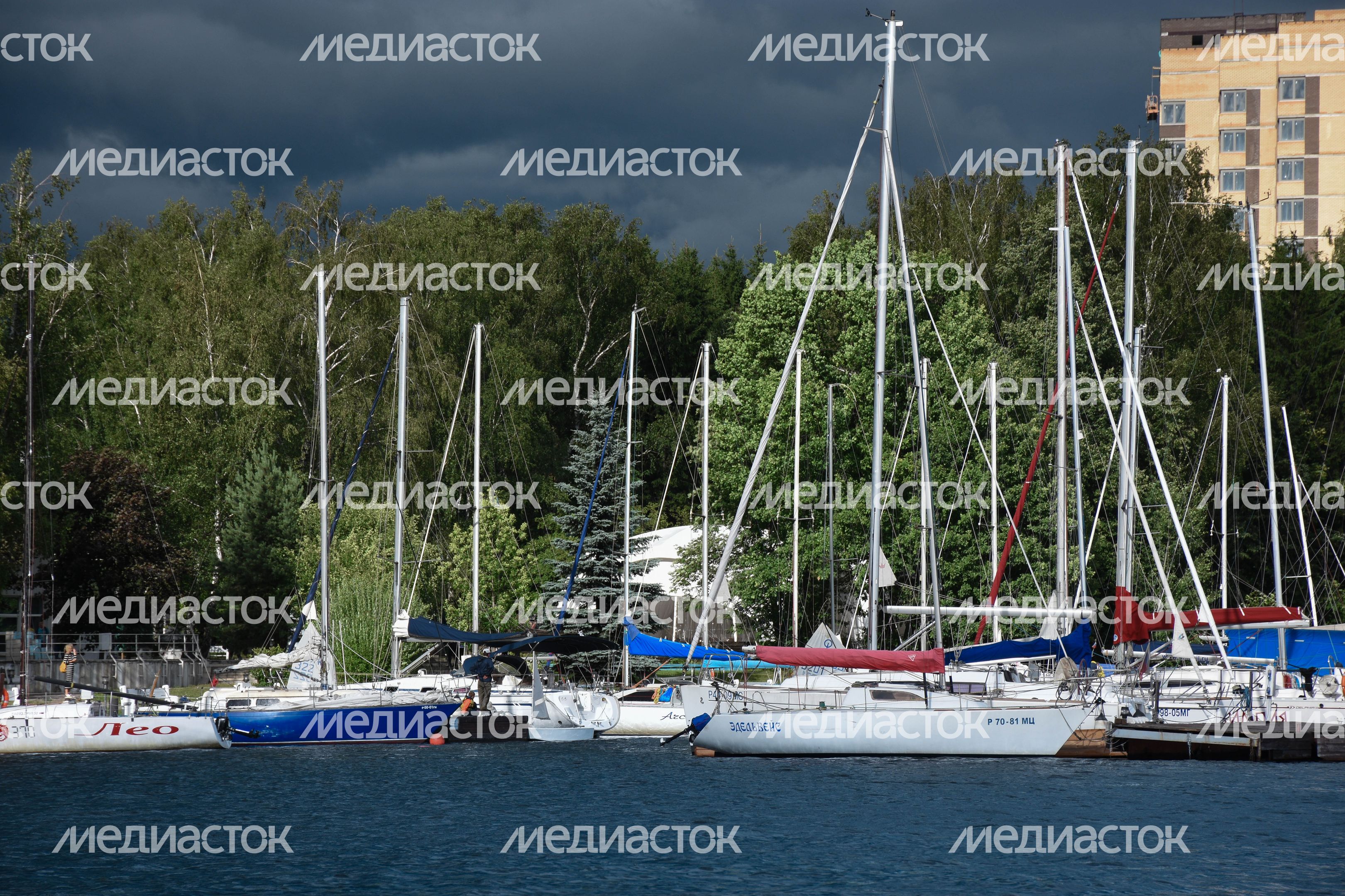 Московский международный яхтенный порт в Долгопрудном Московский международный яхтенный порт в Долгопрудном
