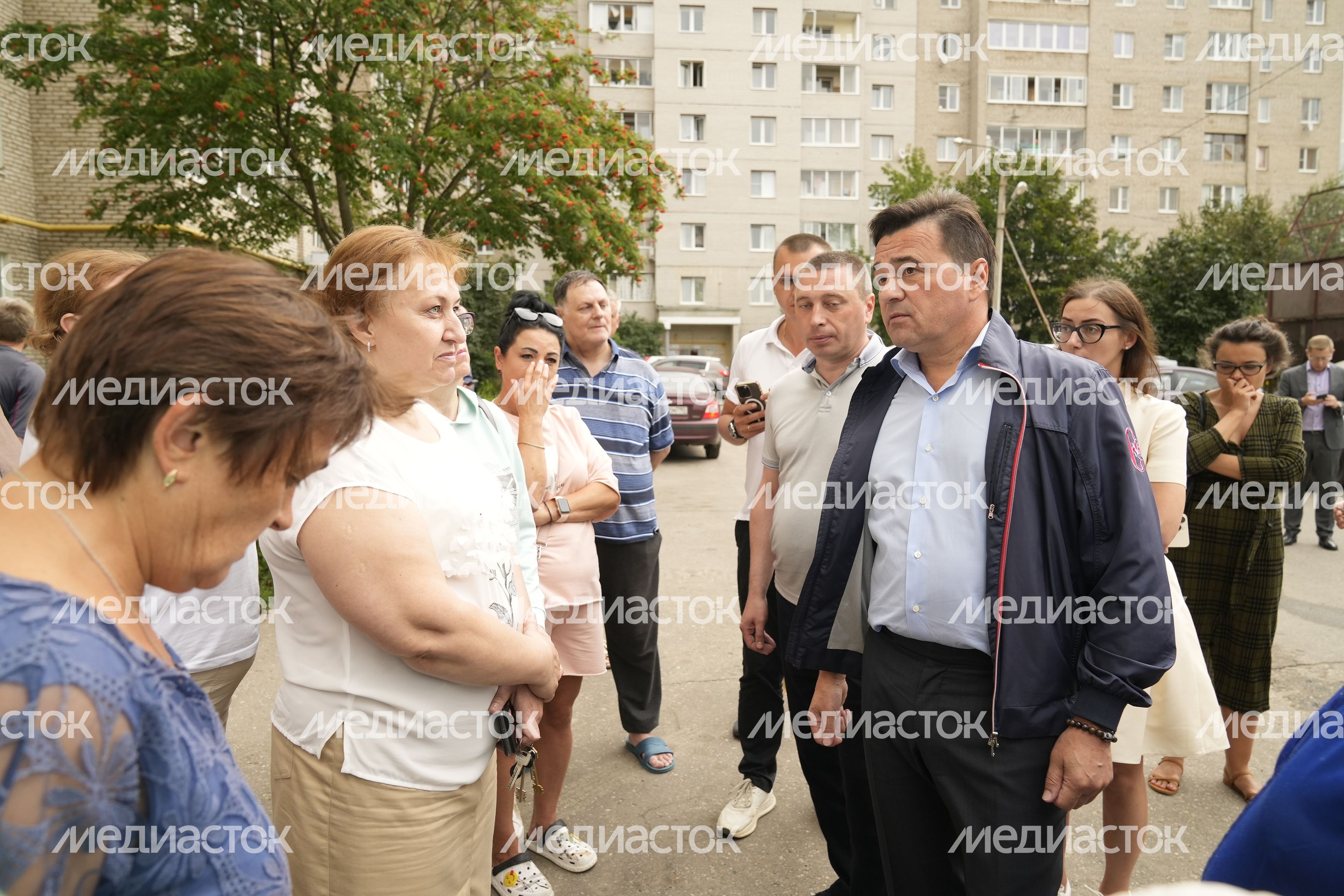 Встреча Губернатора Подмосковья с жителями домов, получивших повреждения, в Сергиевом Посаде