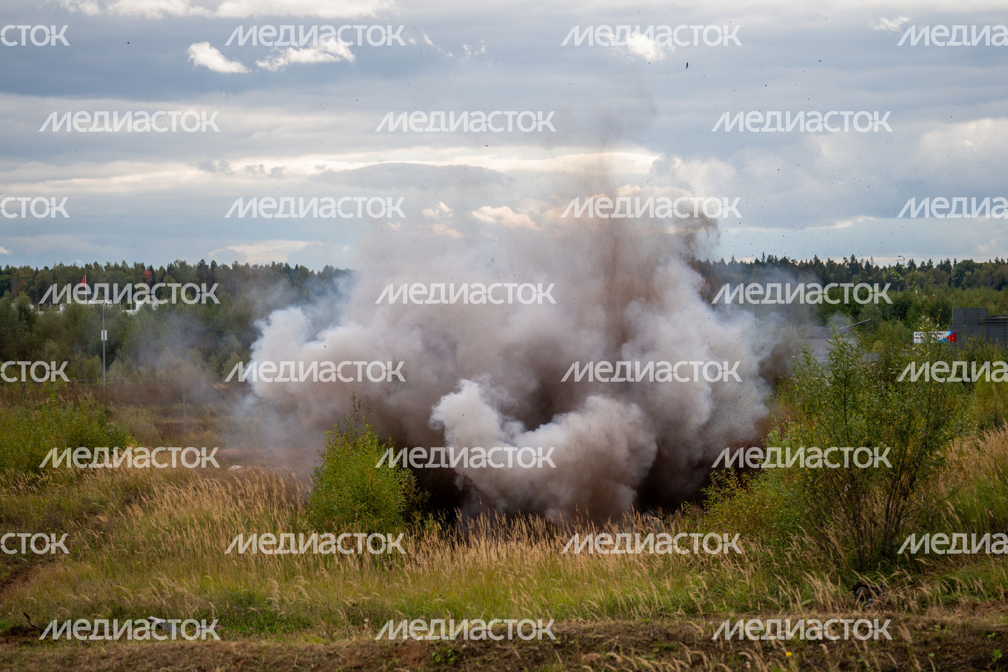 Военно-историческая реконструкция боя в День танкиста в парке «Патриот» Одинцовского округа Военно-историческая реконструкция боя в День танкиста в парке «Патриот» Одинцовского округа