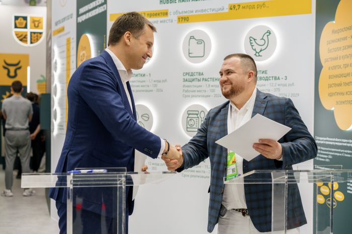 Заместитель Председателя Правительства Московской области Вячеслав Духин подписал соглашение с руководителем ООО ГК «АГРО-ЦЕНТР»