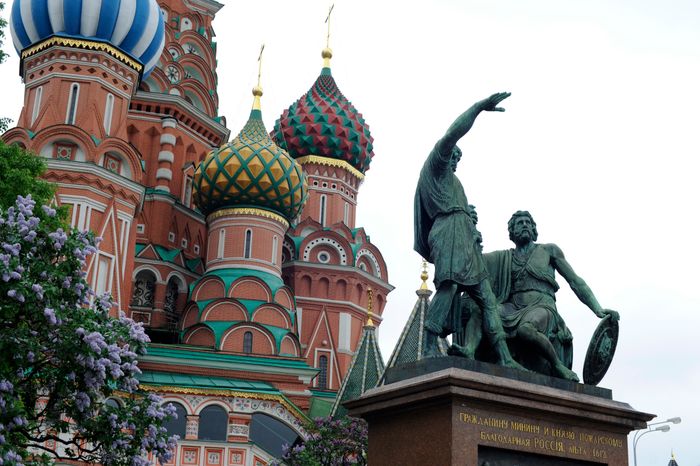 Памятник Минину и Пожарскому на Красной площади в Москве
