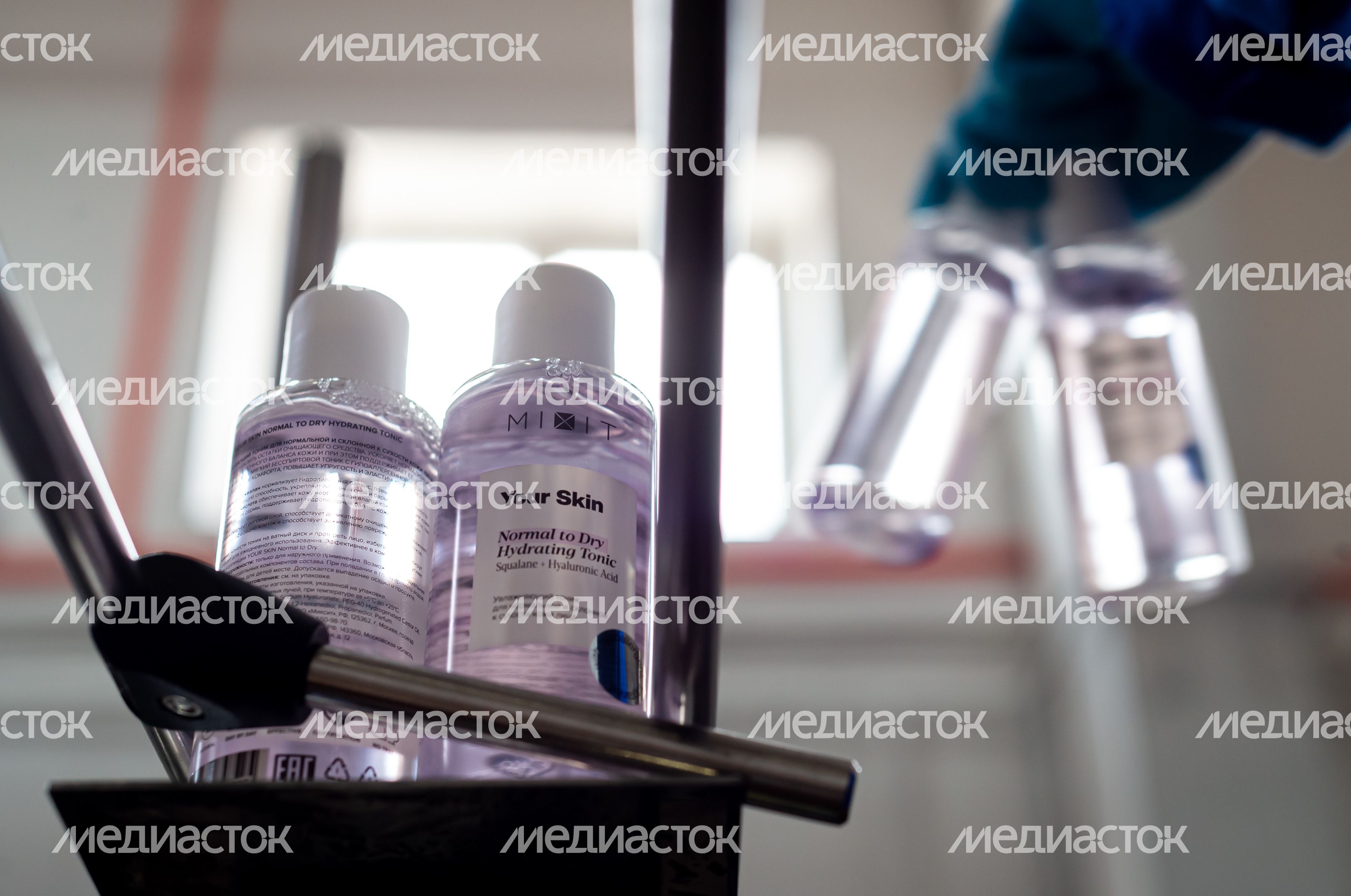 Процесс работы фабрики косметического бренда Mixit