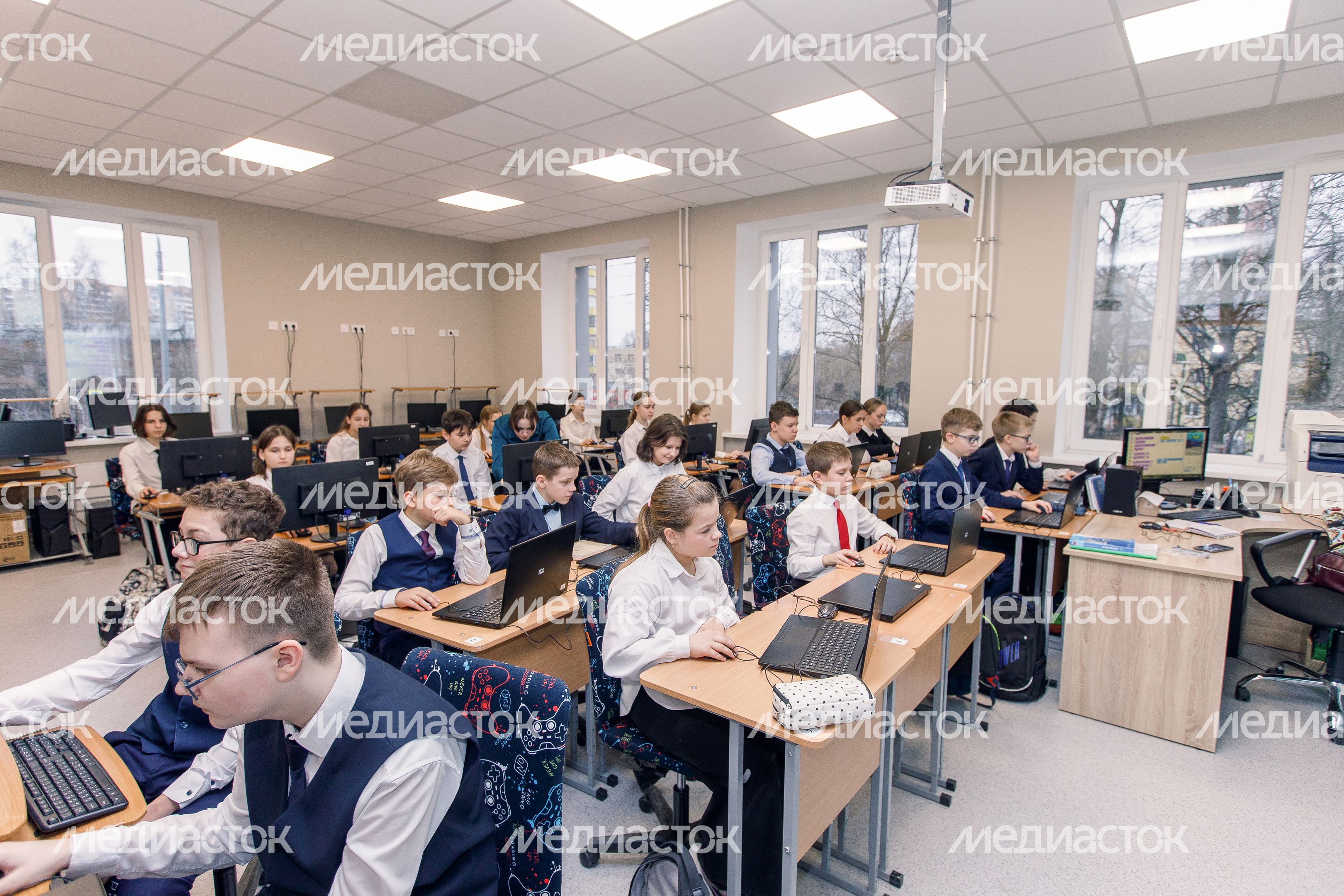 Лобненский лицей переехал в обновленное здание Лобненский лицей переехал в обновленное здание