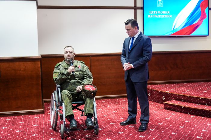 Андрей Воробьев вручил награды бойцам подразделений БАРС
