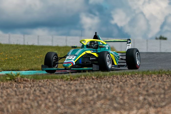 VI этап российской серии кольцевых гонок на автодроме Moscow Raceway