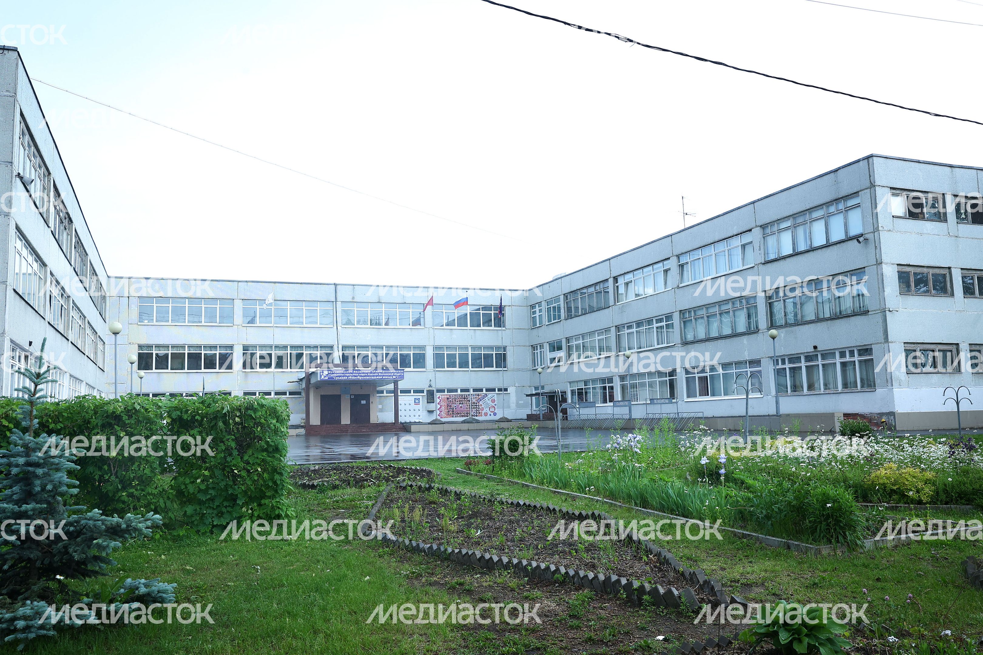 Губернатор осмотрел ход строительства пристройки на 400 мест к школе в Королеве Губернатор осмотрел ход строительства пристройки на 400 мест к школе в Королеве