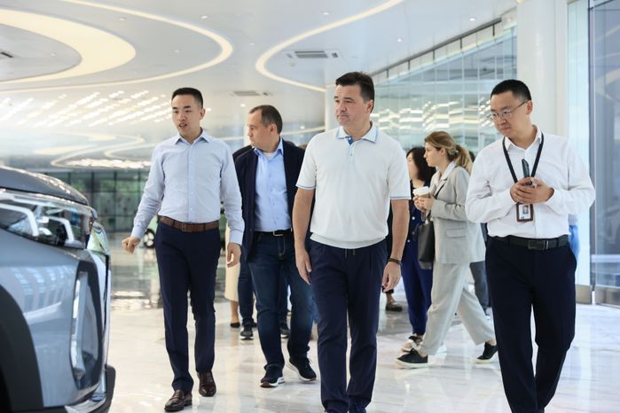 Посещение автозавода Changan Automobile Group в Китае Губернатором Подмосковья
