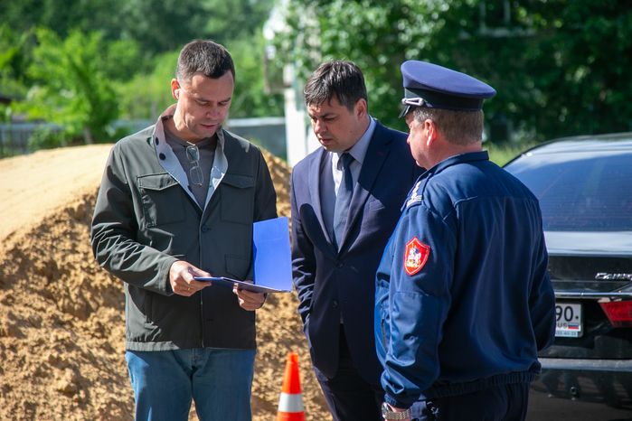 Всеволод Волосевич оценил выполнение работ по благоустройству дворовых территорий и «народных троп»