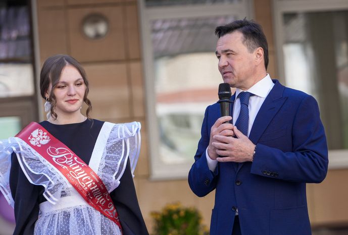 Губернатор поздравил выпускников реутовской СОШ №10 с последним звонком