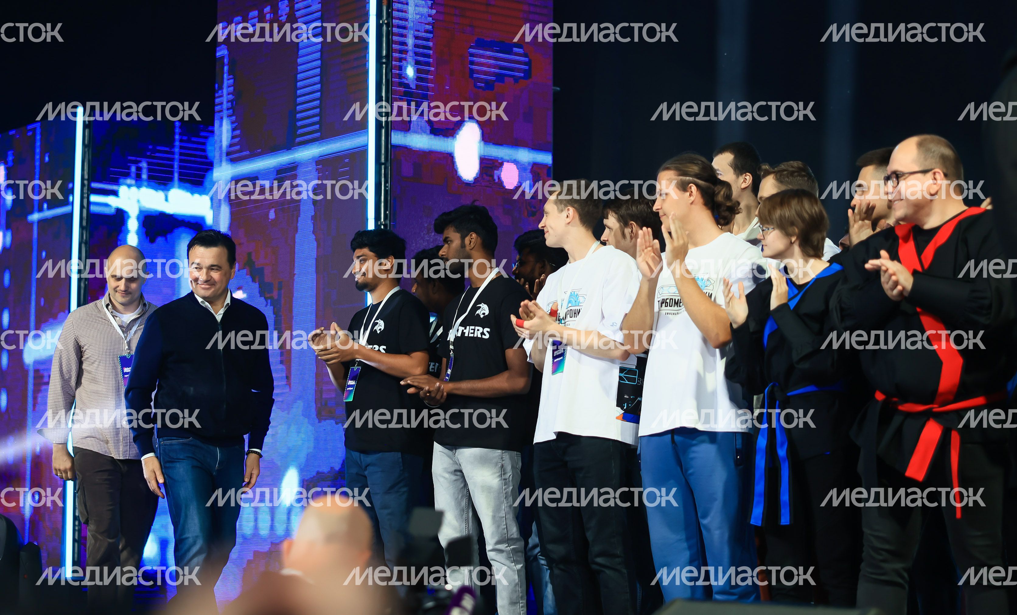 Посещение Губернатором Подмосковья Международного чемпионата «Битва роботов»