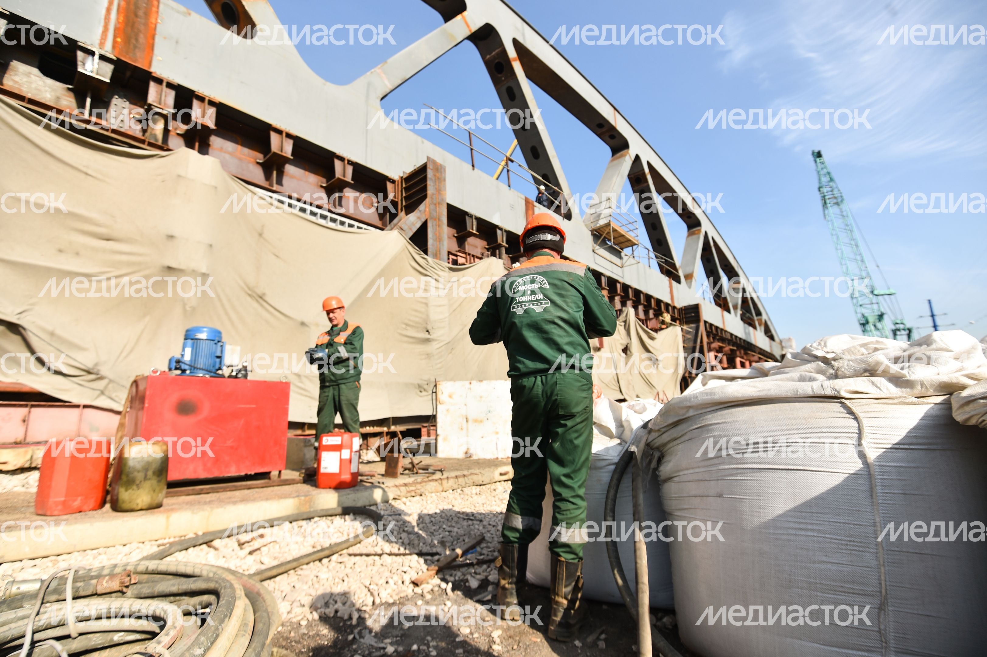 Надвижка арочного пролета на развязке Ленинградского шоссе в Химках