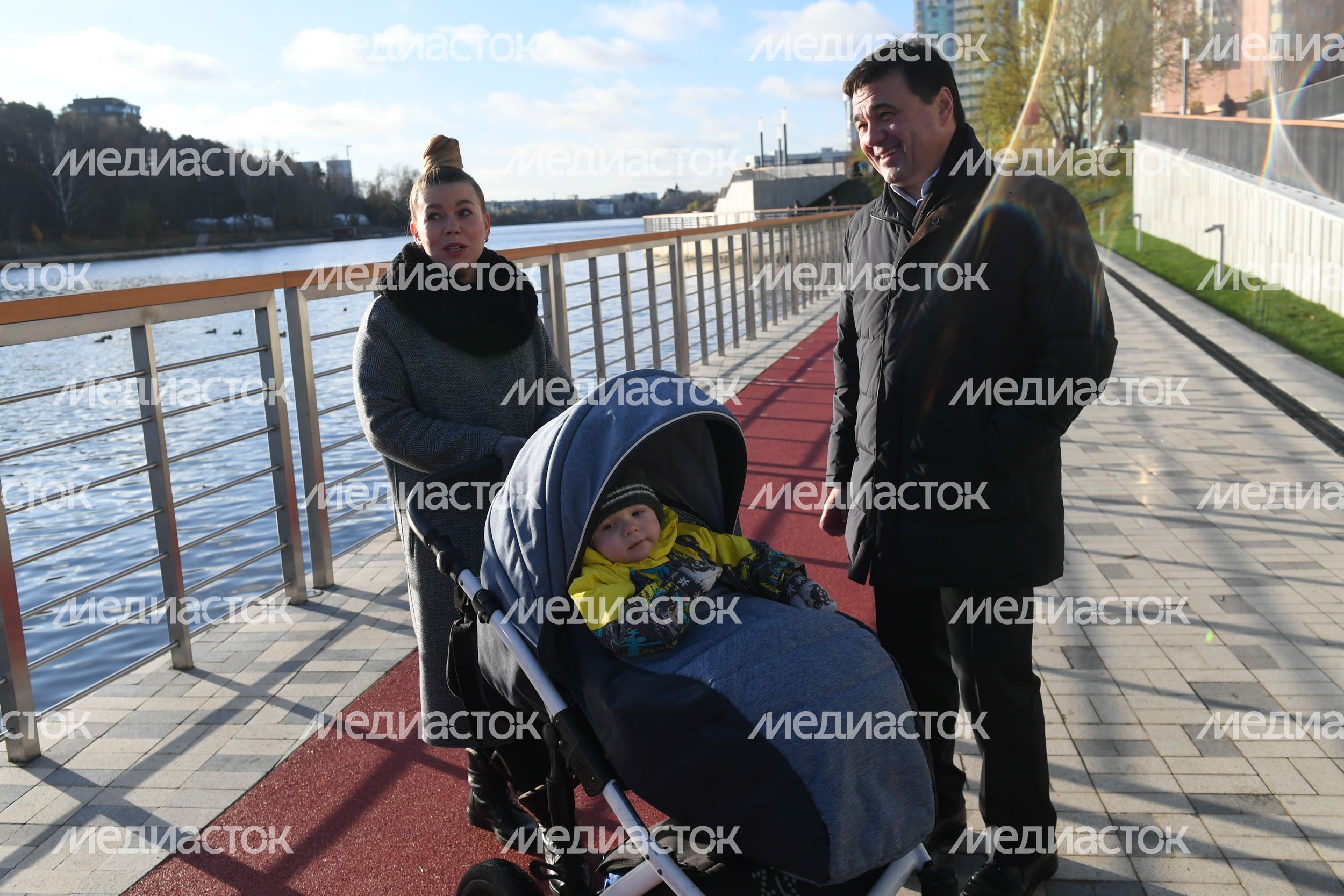 Проверка губернатором Подмосковья хода благоустройства набережной в микрорайоне Павшинская Пойма