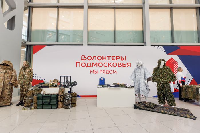 Выставка изделий, изготовленных волонтерами, на форуме волонтеров Московской области в Красногорске