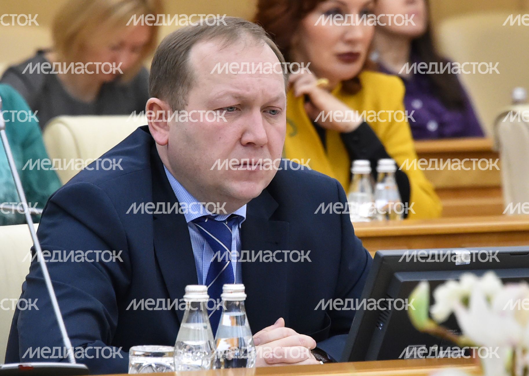 Губернатор Подмосковья провёл заседания правительства по вопросам ремонта и строительства дорог и ликвидации МУПов.
