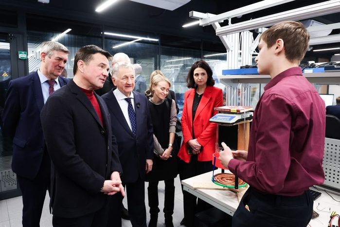 Ребята из технопарка "Исток – РТУ МИРЭА" во Фрязино показали Андрею Воробьеву свои разработки
