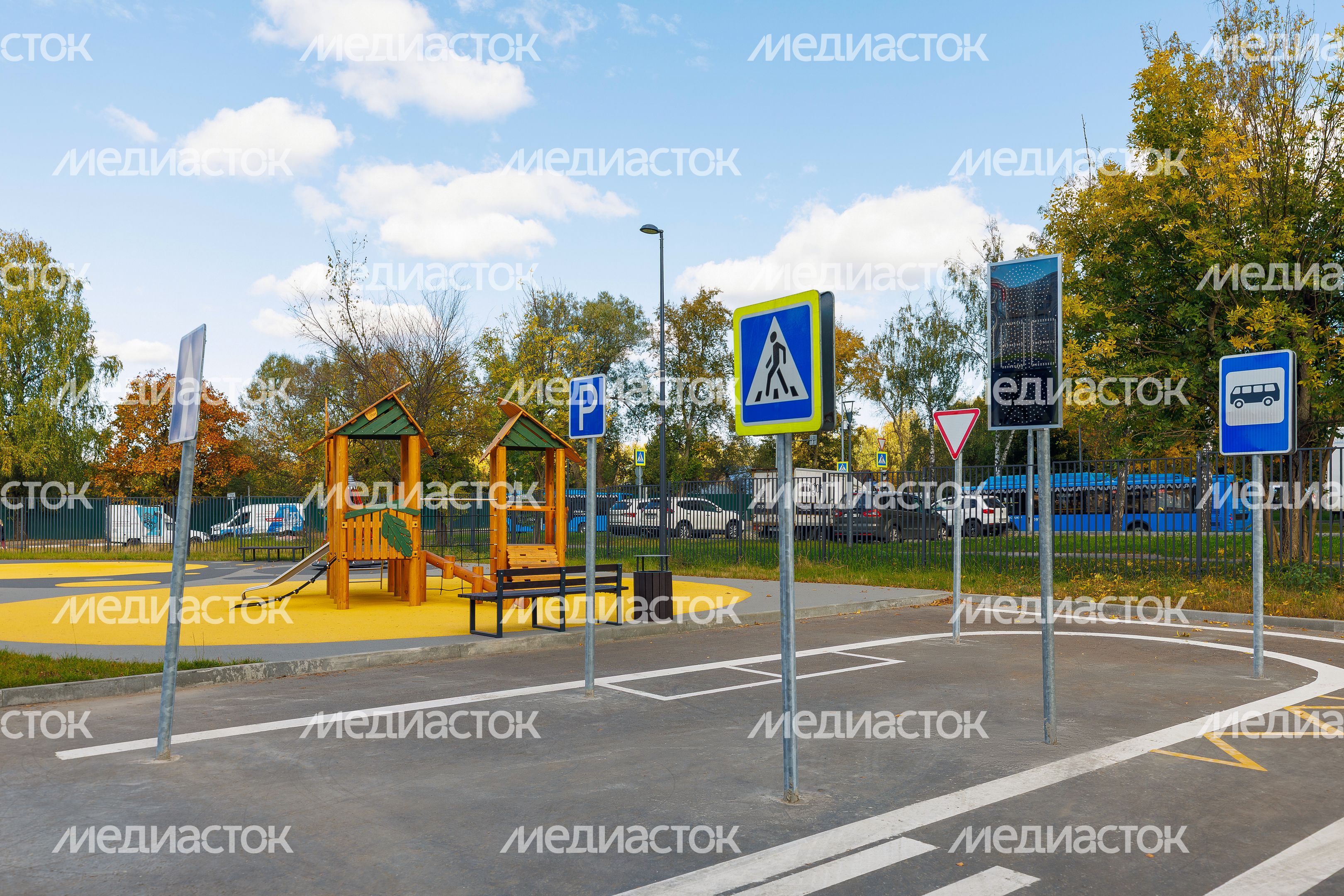 Спортивная площадка новой средней школы №20 на 1100 мест в микрорайоне Подрезково города Химки Спортивная площадка новой средней школы №20 на 1100 мест в микрорайоне Подрезково города Химки