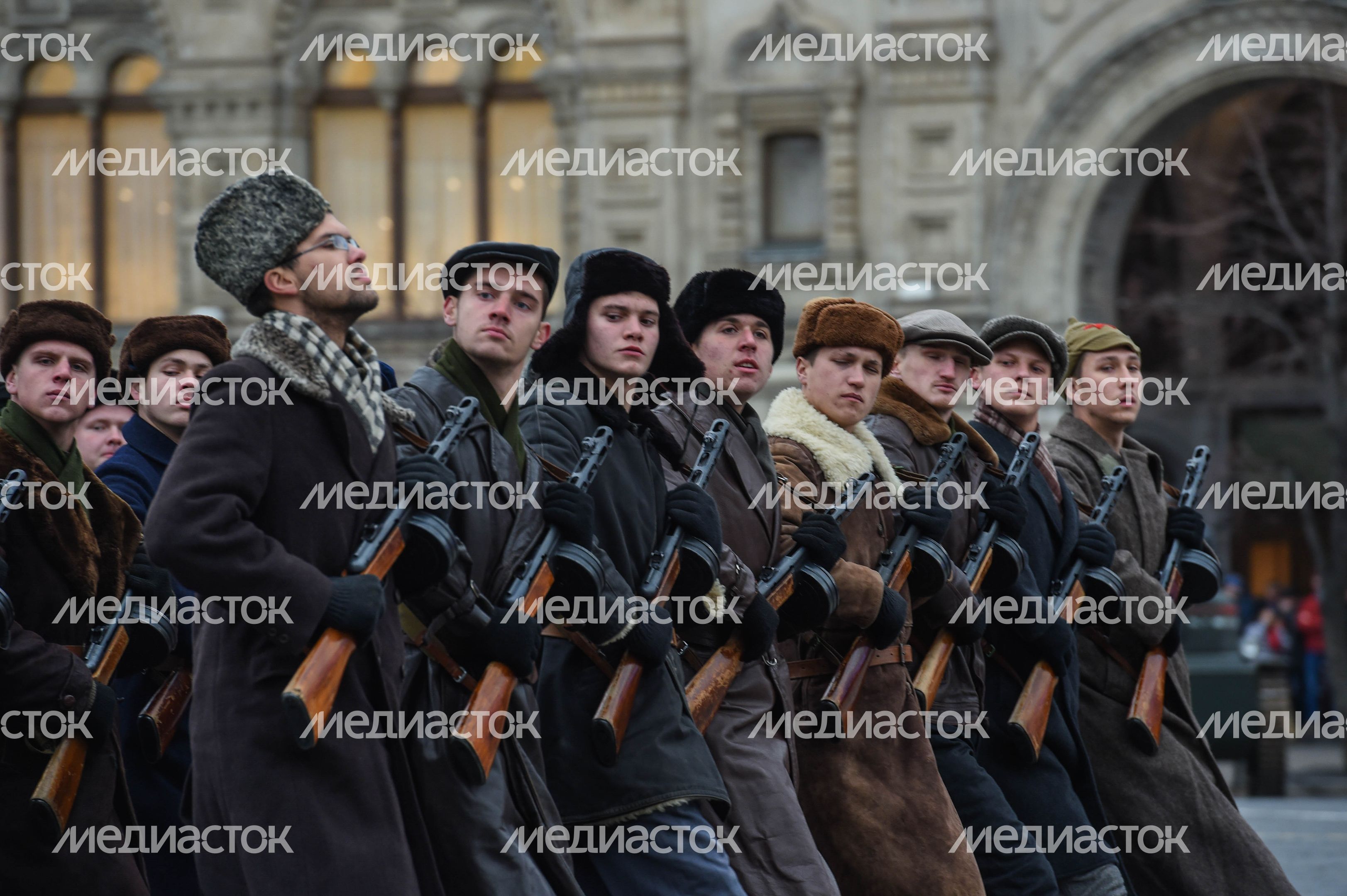 Торжественный марш в честь парада 1941 года на Красной площади в Москве